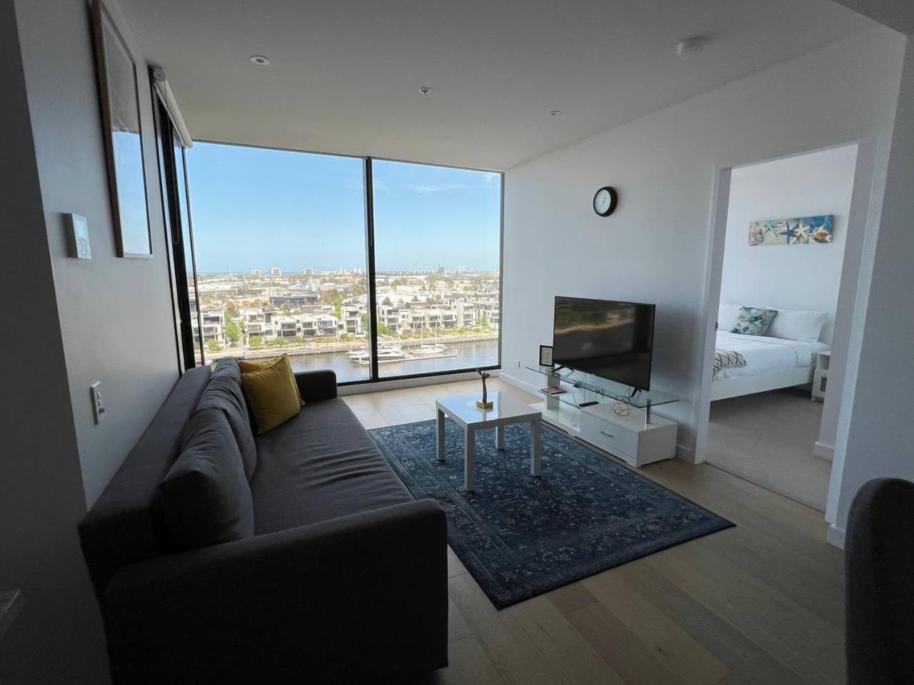 Pars - Collins Wharf Waterfront, Docklands Apartment