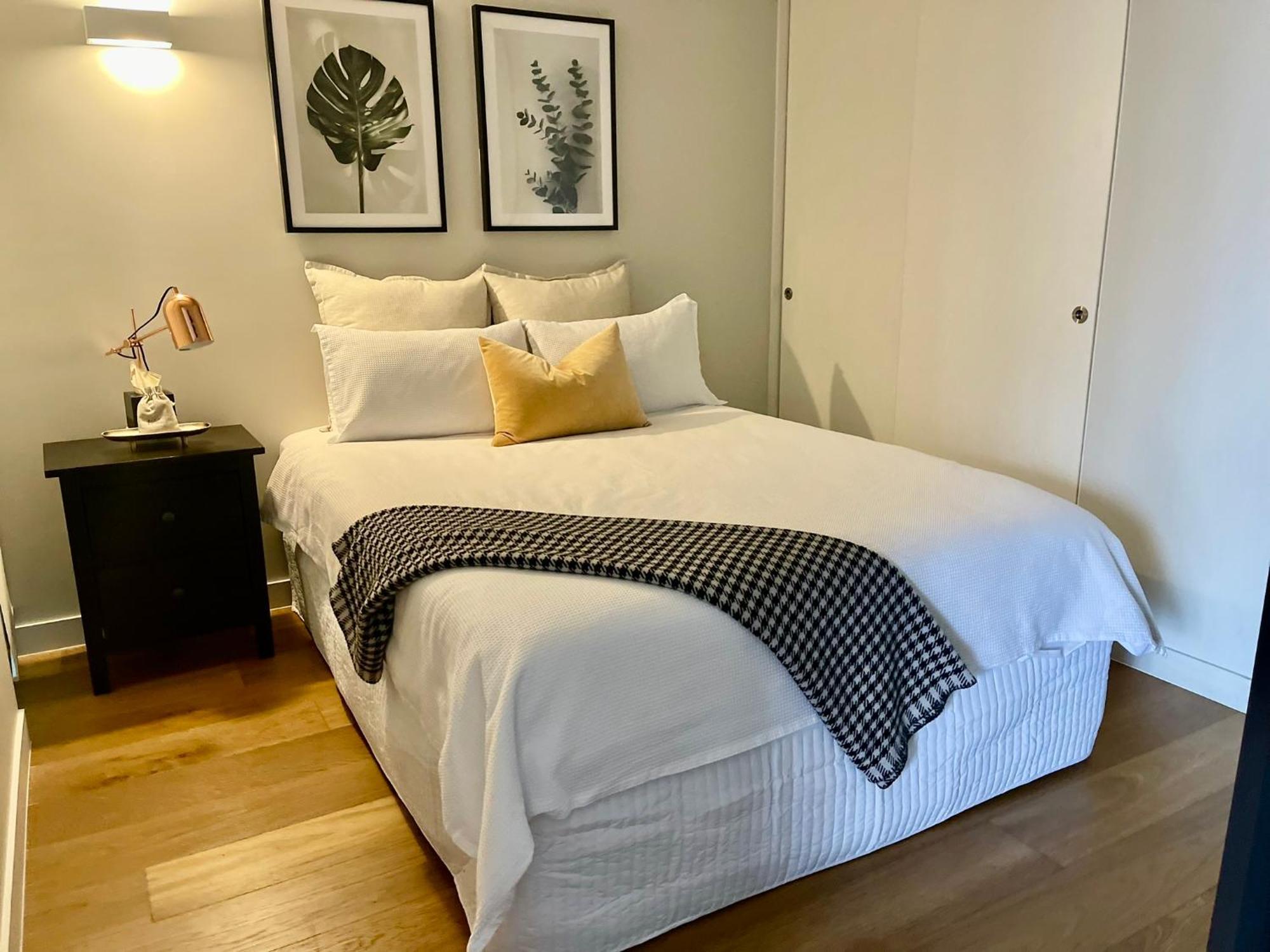 Vibrant !!! Stylish Open Big City View Balcony Family Friendly Melbourne