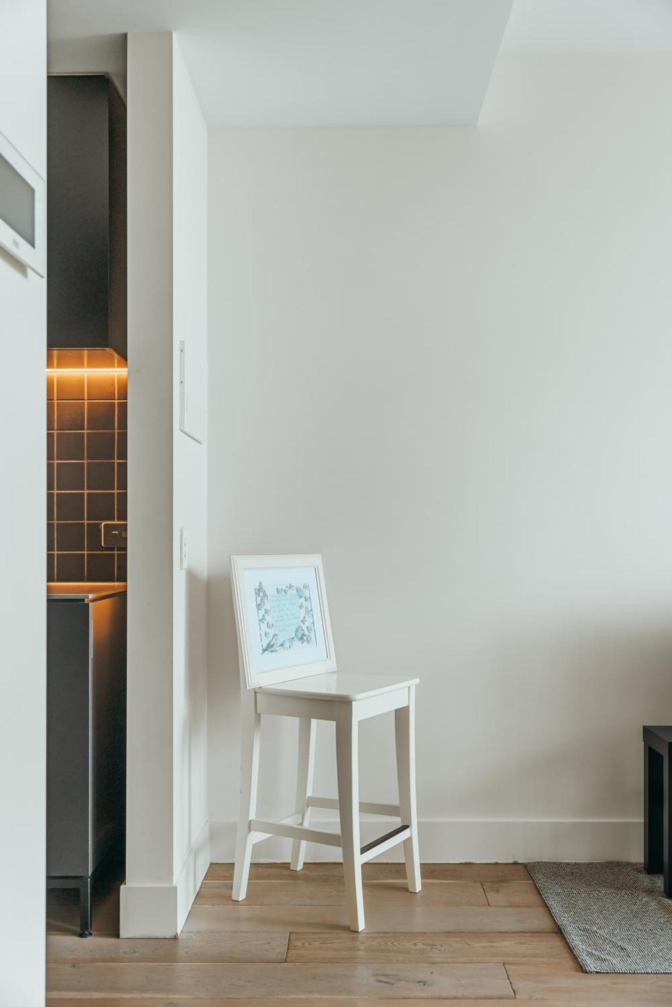 Convenient Located 1 Bedroom In Hawthorn Apartment *