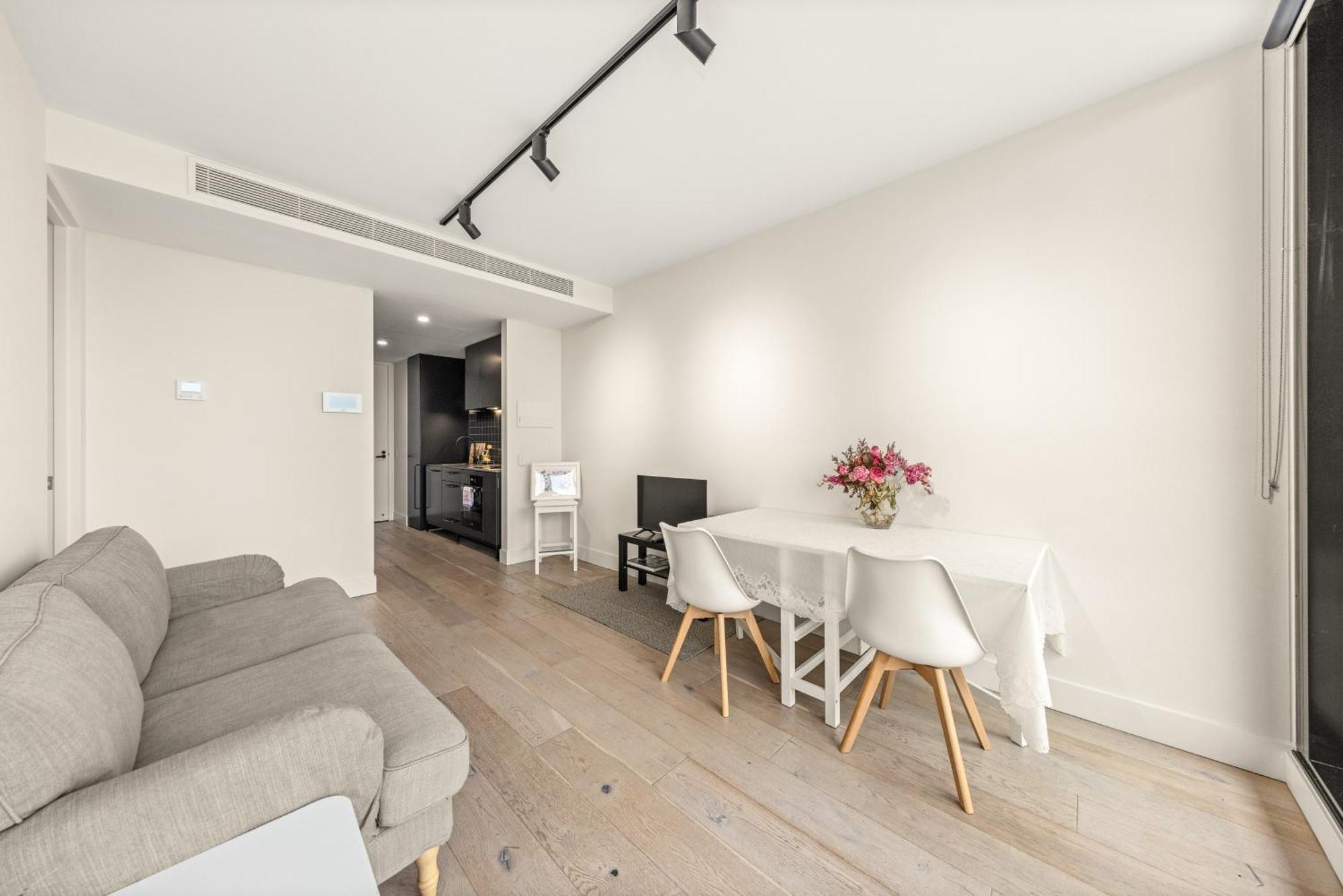 Convenient Located 1 Bedroom In Hawthorn * Melbourne