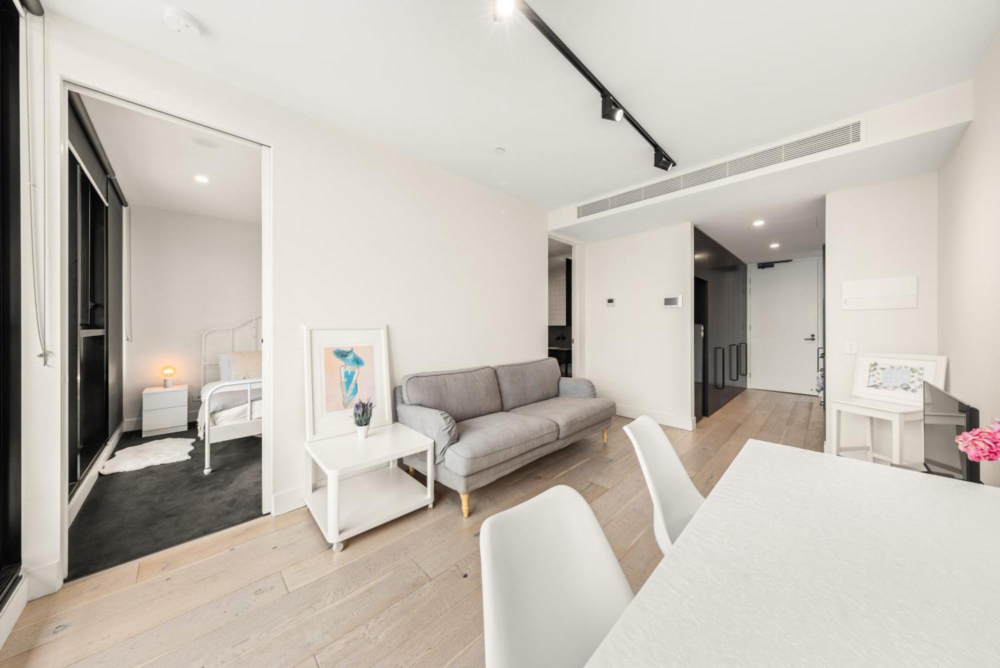Apartment Convenient Located 1 Bedroom In Hawthorn *