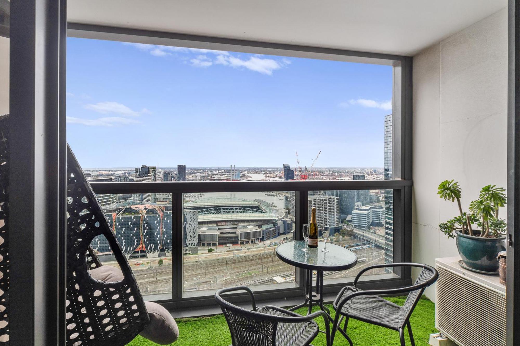 Cbd Water Views Wifi Netflix Melbourne