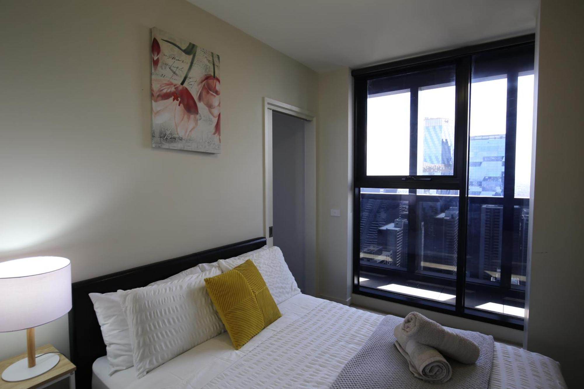 2b2b In Collin Street Apartment