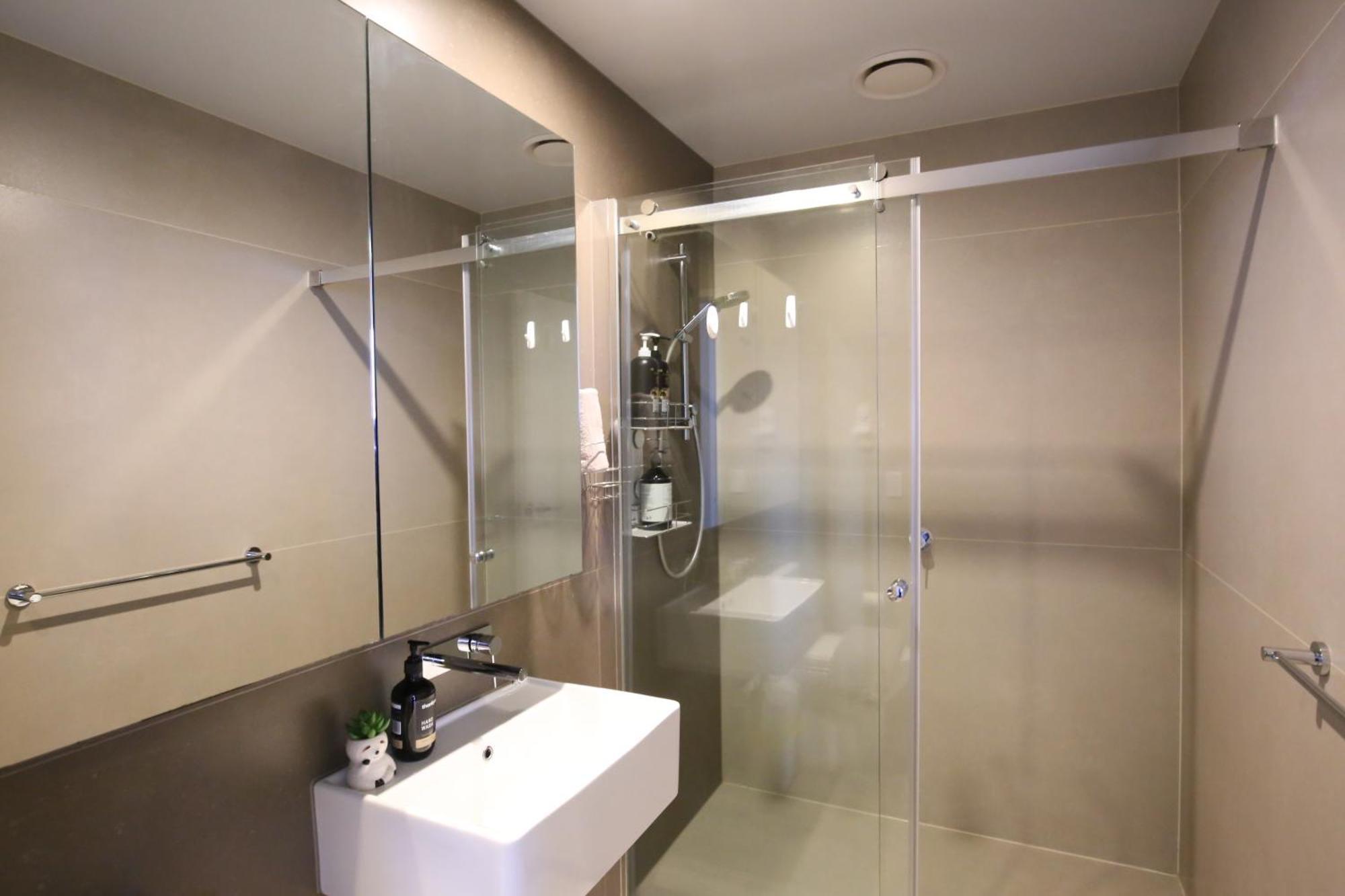 2b2b In Collin Street Apartment *
