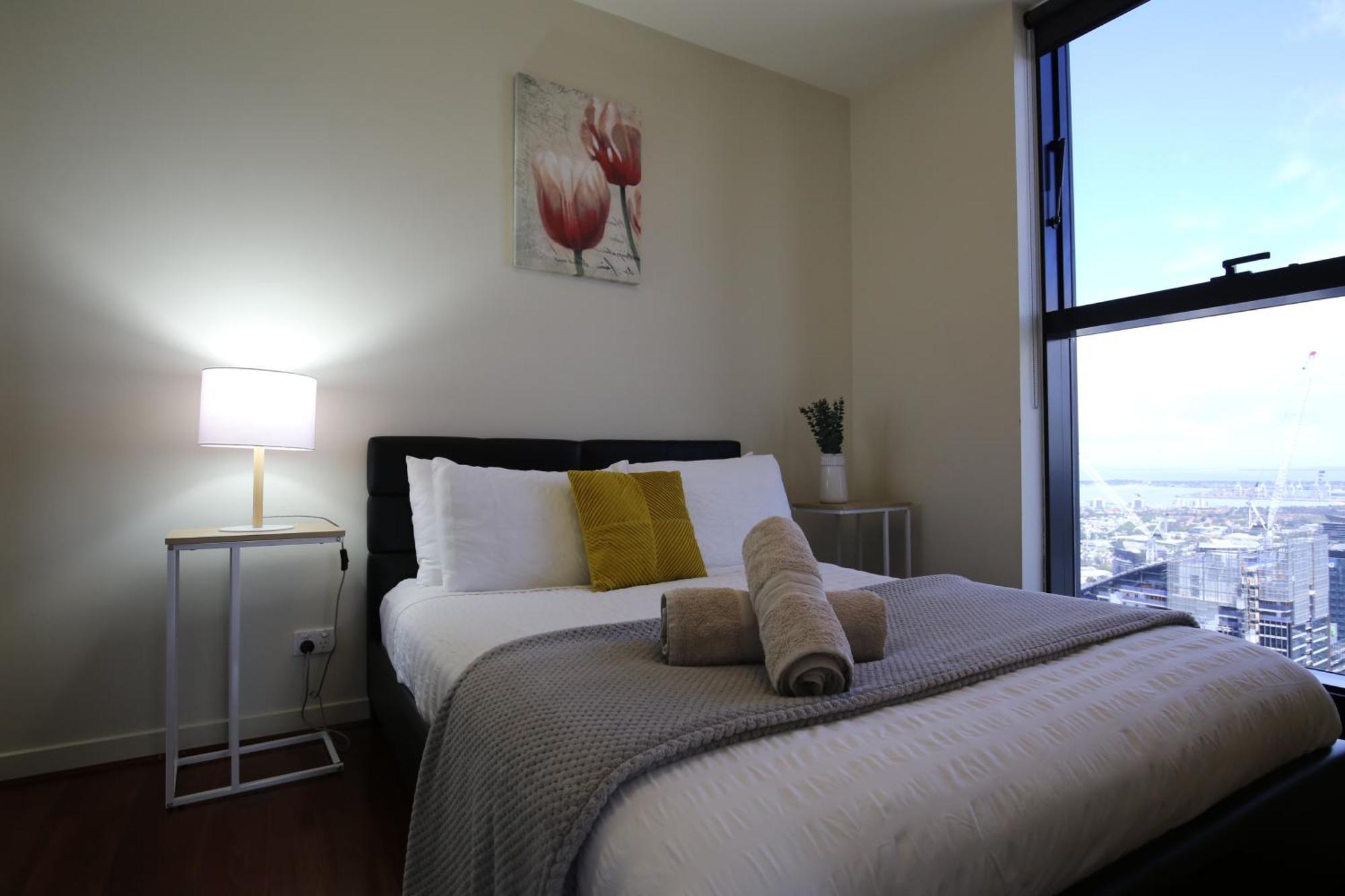 2b2b In Collin Street Apartment *