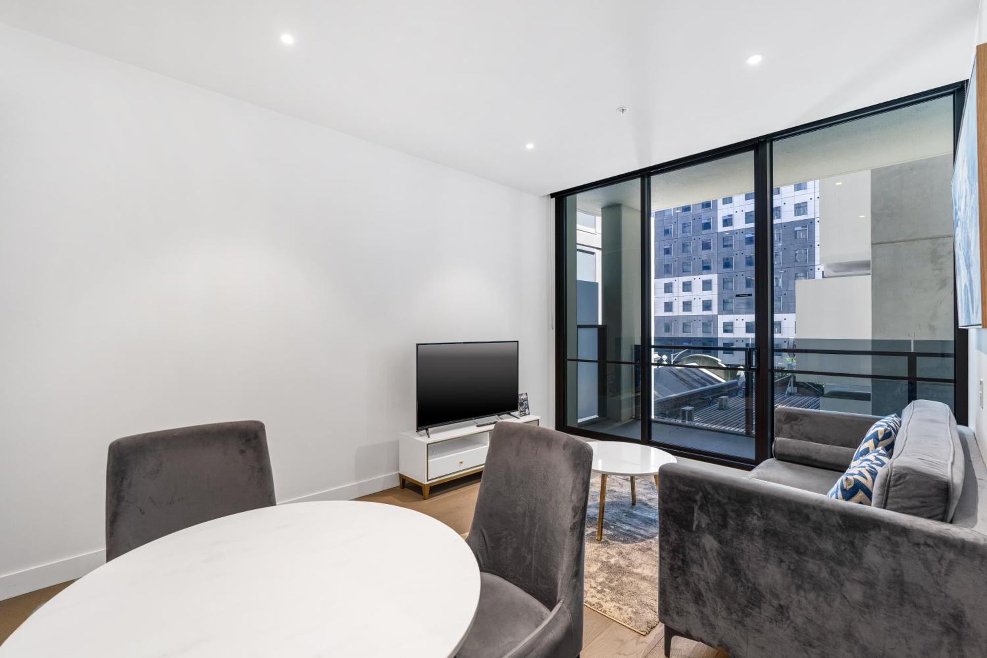 The Eminence By Cllix Apartment