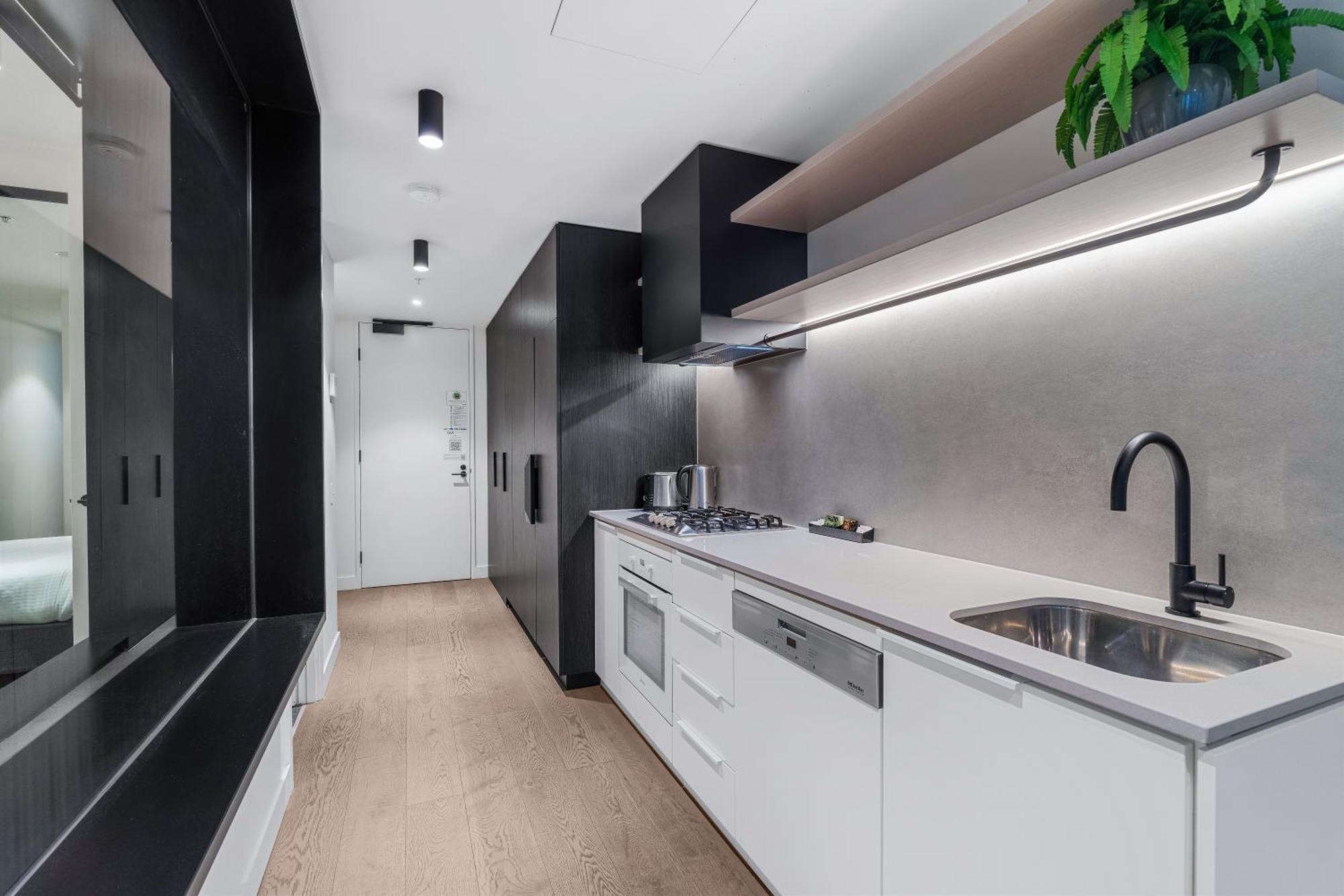 The Eminence By Cllix Apartment