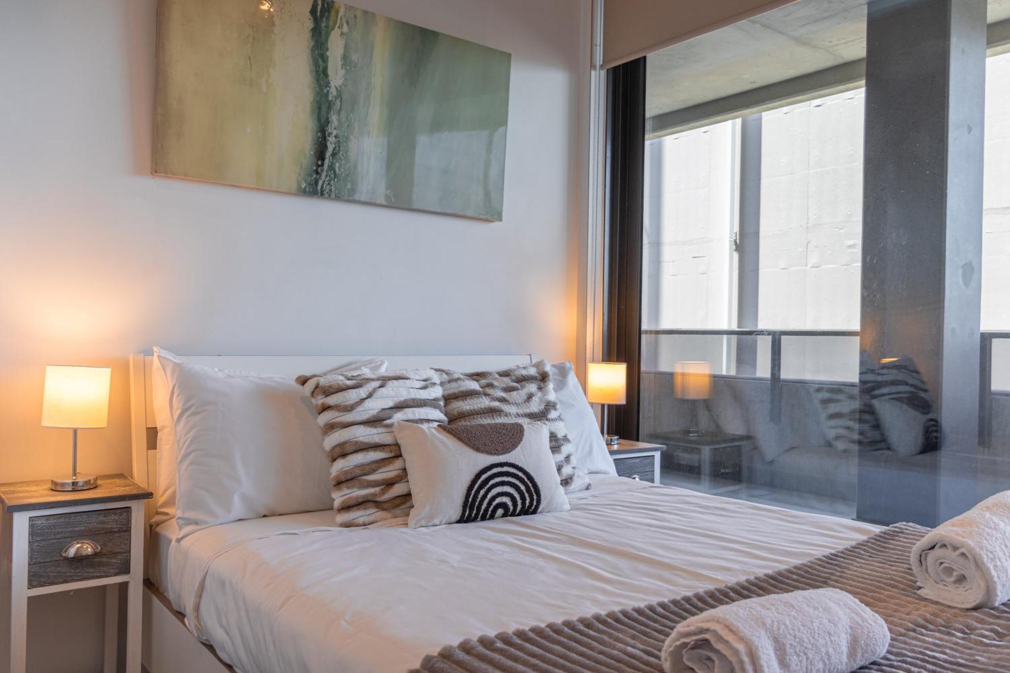 Pleasant Terrace 3br2bacity Viewbig Balcony Melbourne