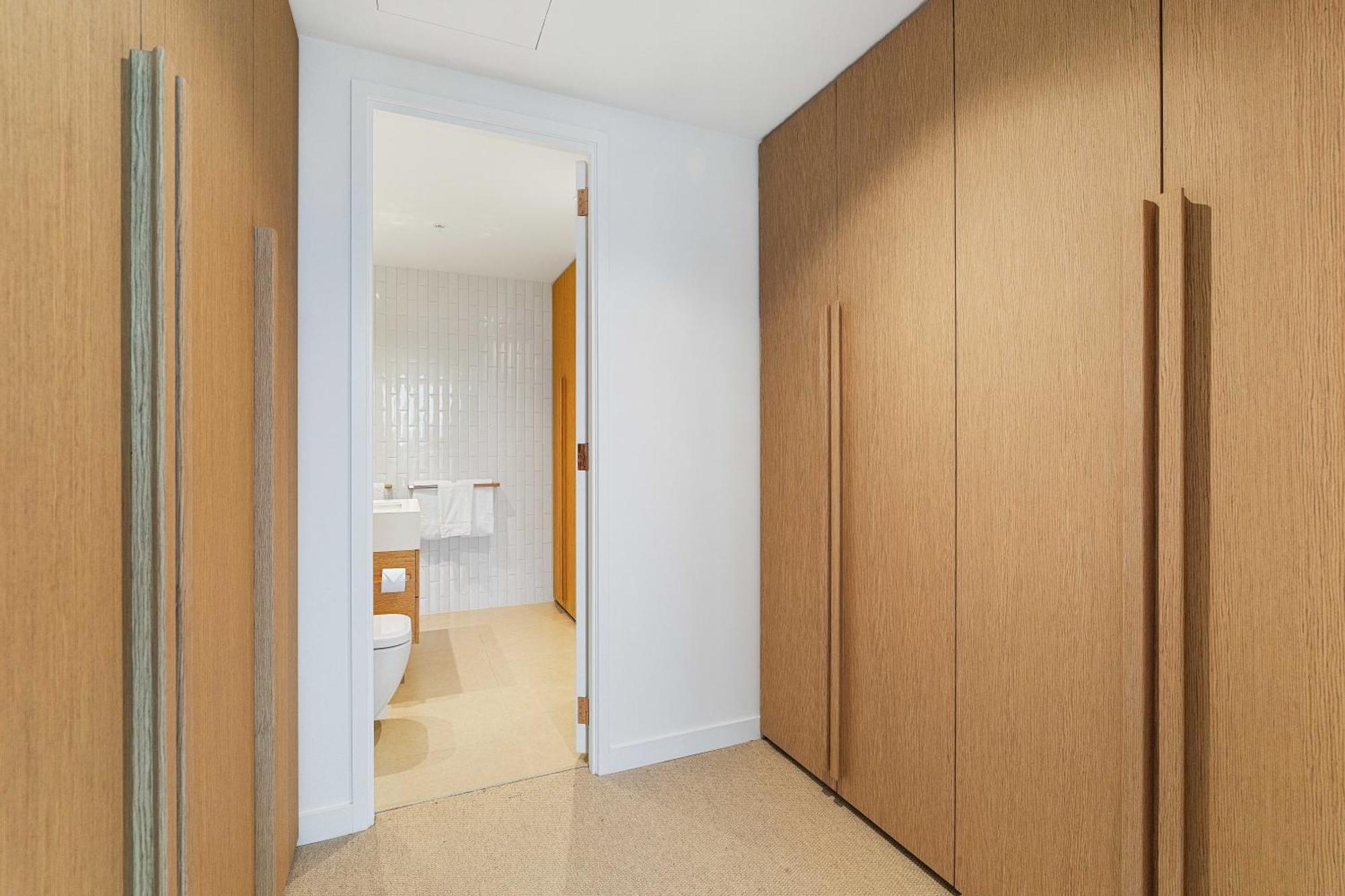 Collins House By Cllix Aparthotel 4*