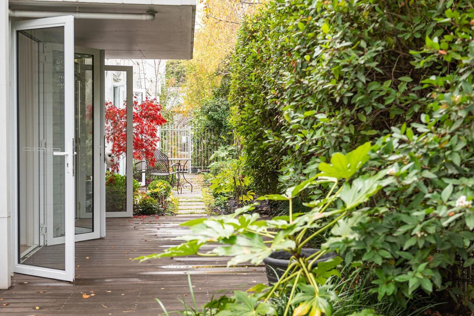 South Yarra Oasis Iconic Location Apartment