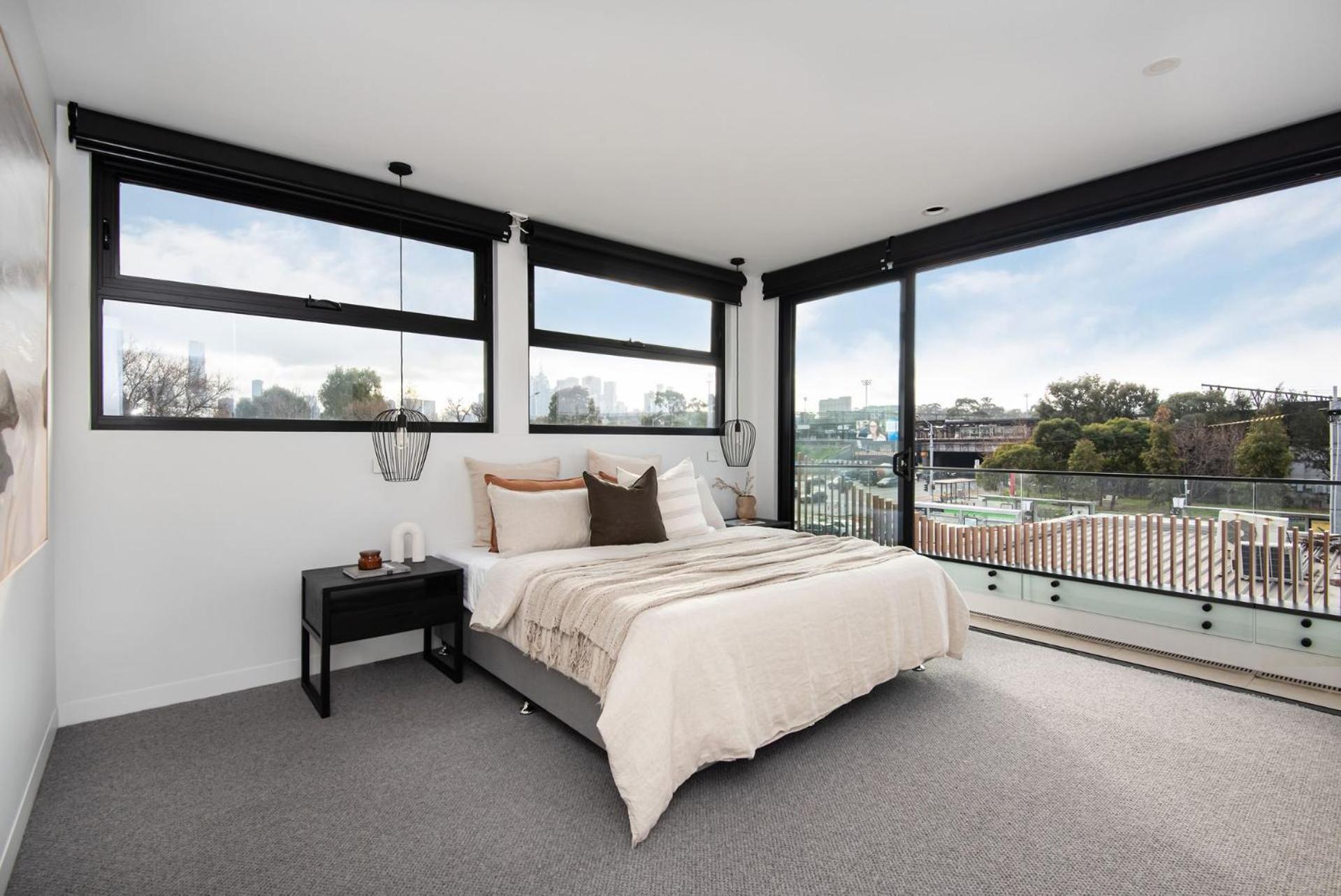 Sport Precinct Luxury Style Over Four Levels Holiday home *