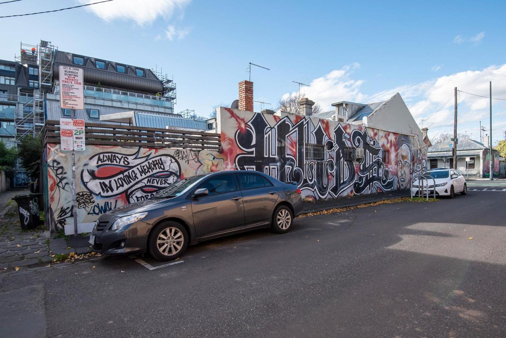 Modern Haven In Vibey Fitzroy Walk To Shops