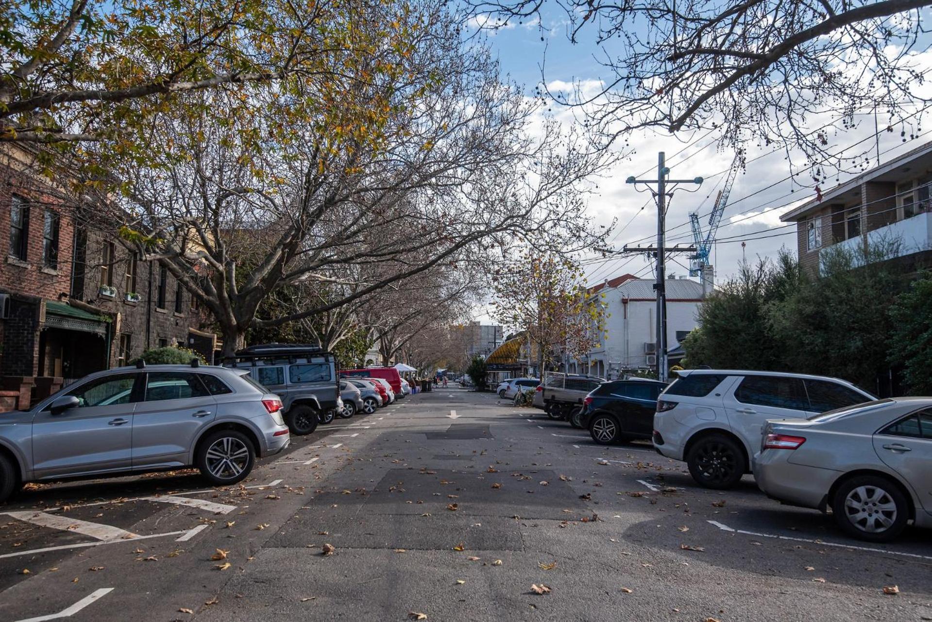 Modern Haven In Vibey Fitzroy Walk To Shops