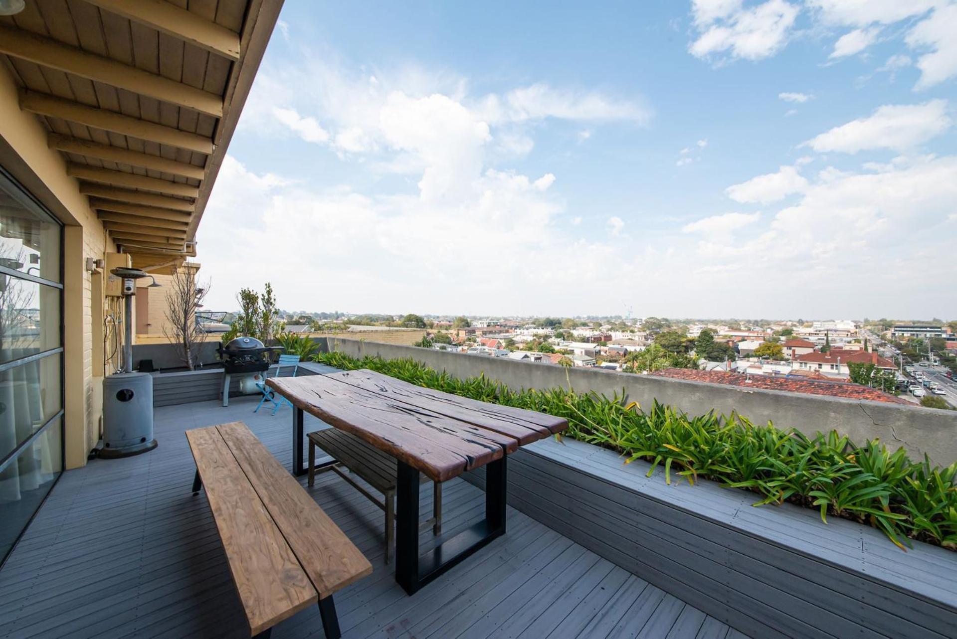Penthouse With Views On Chapel Apartment *