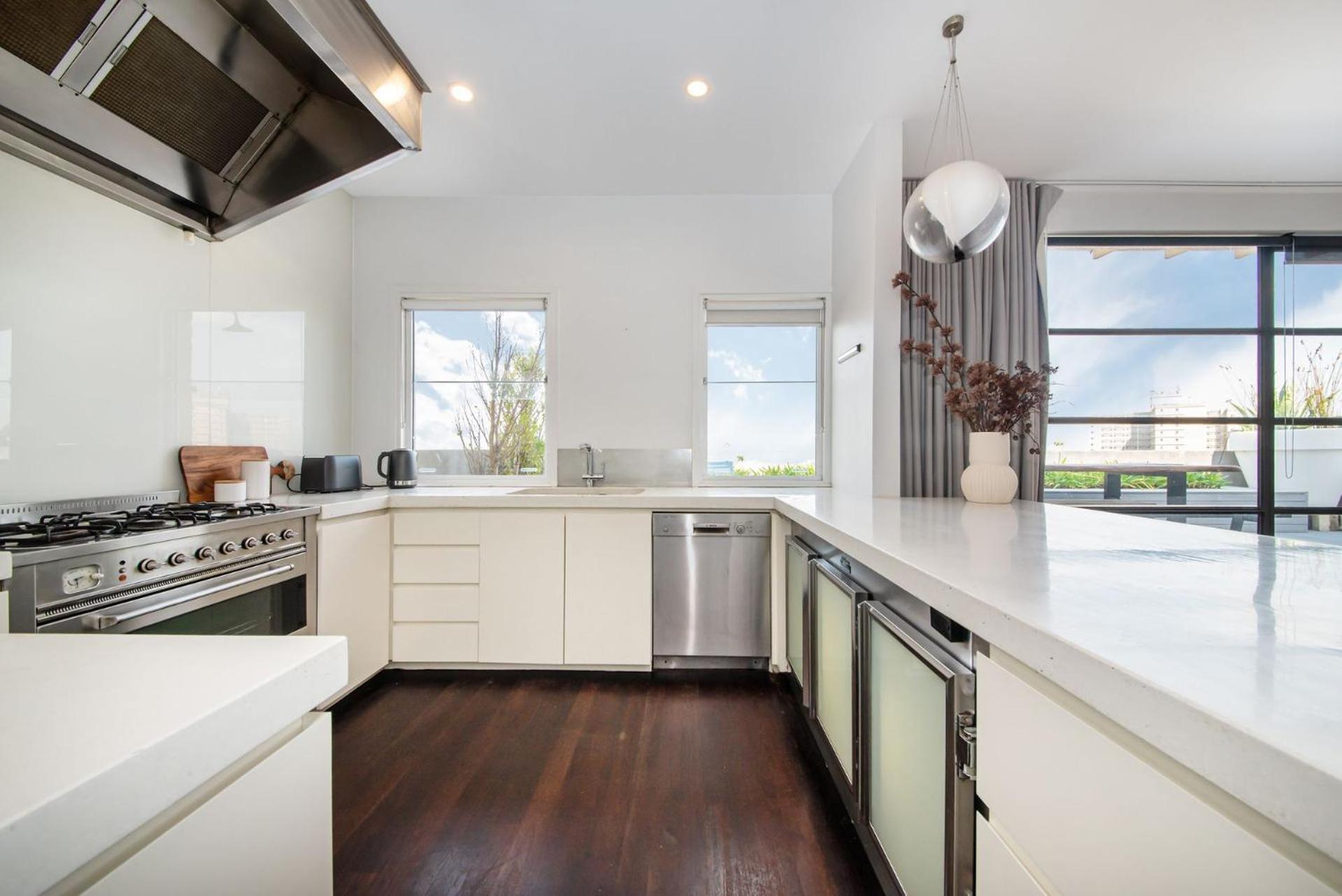 Apartment Penthouse With Views On Chapel Melbourne