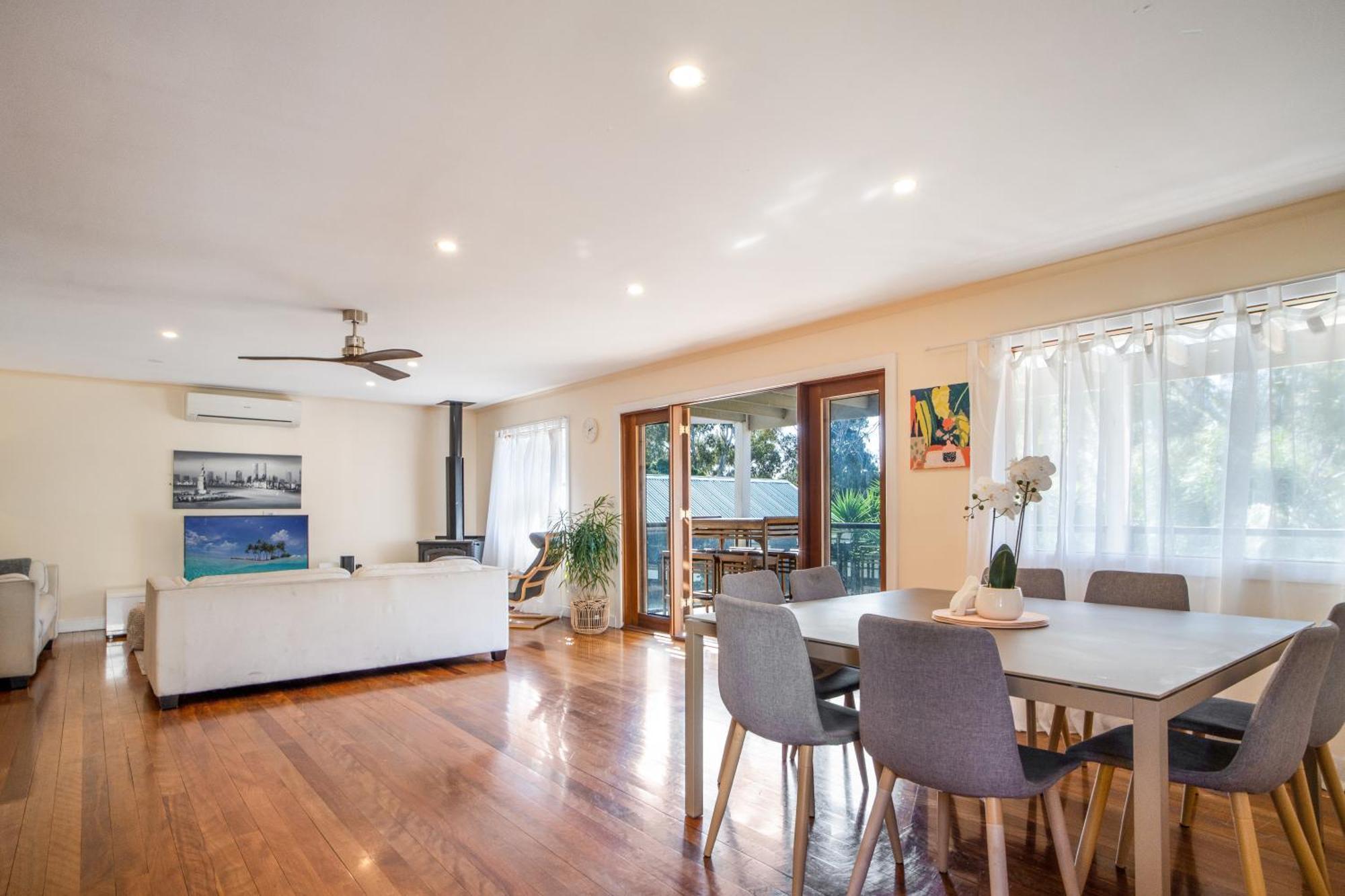 The Panoramic Tree View In Holiday home