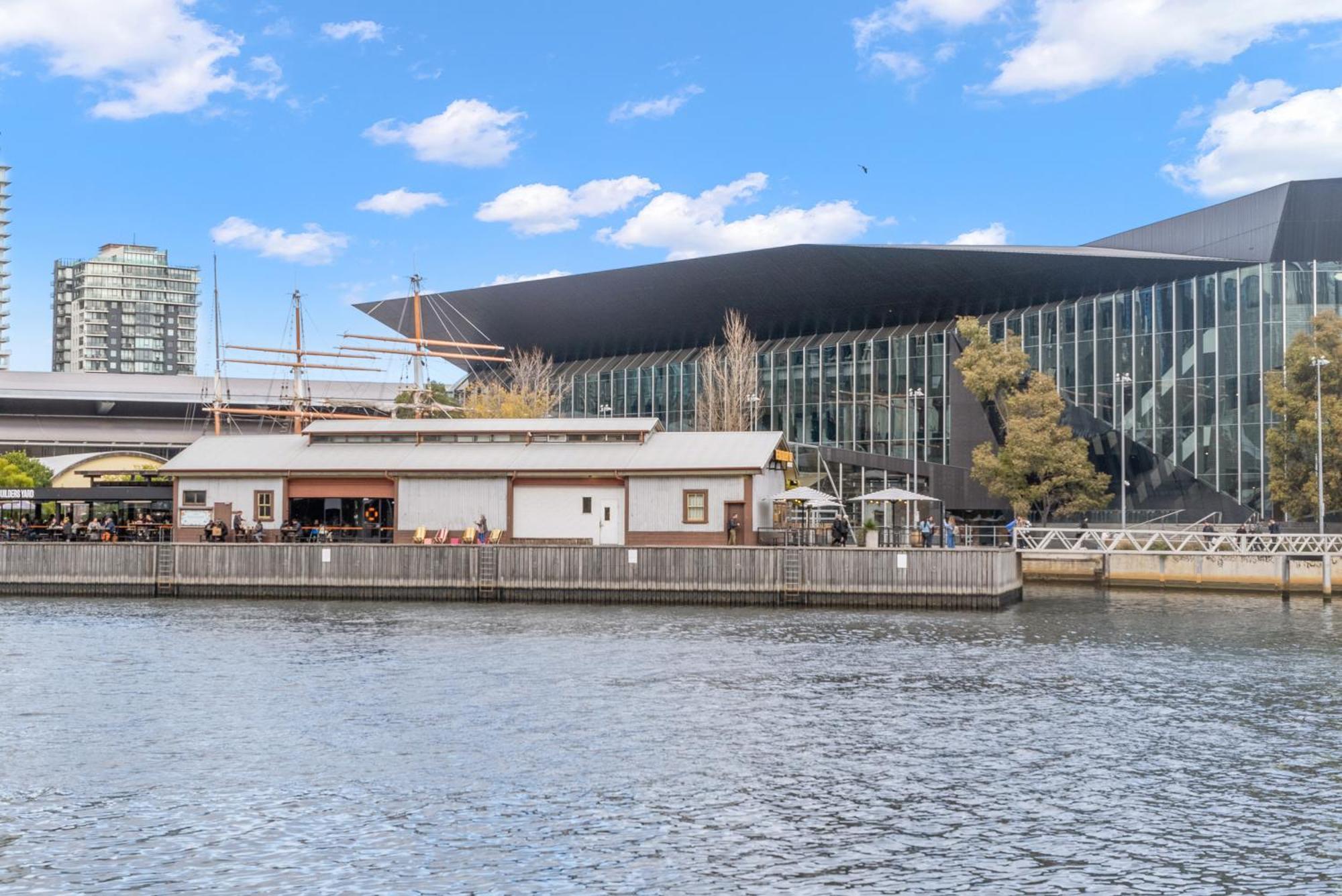 Style Living Yarra Wharf *