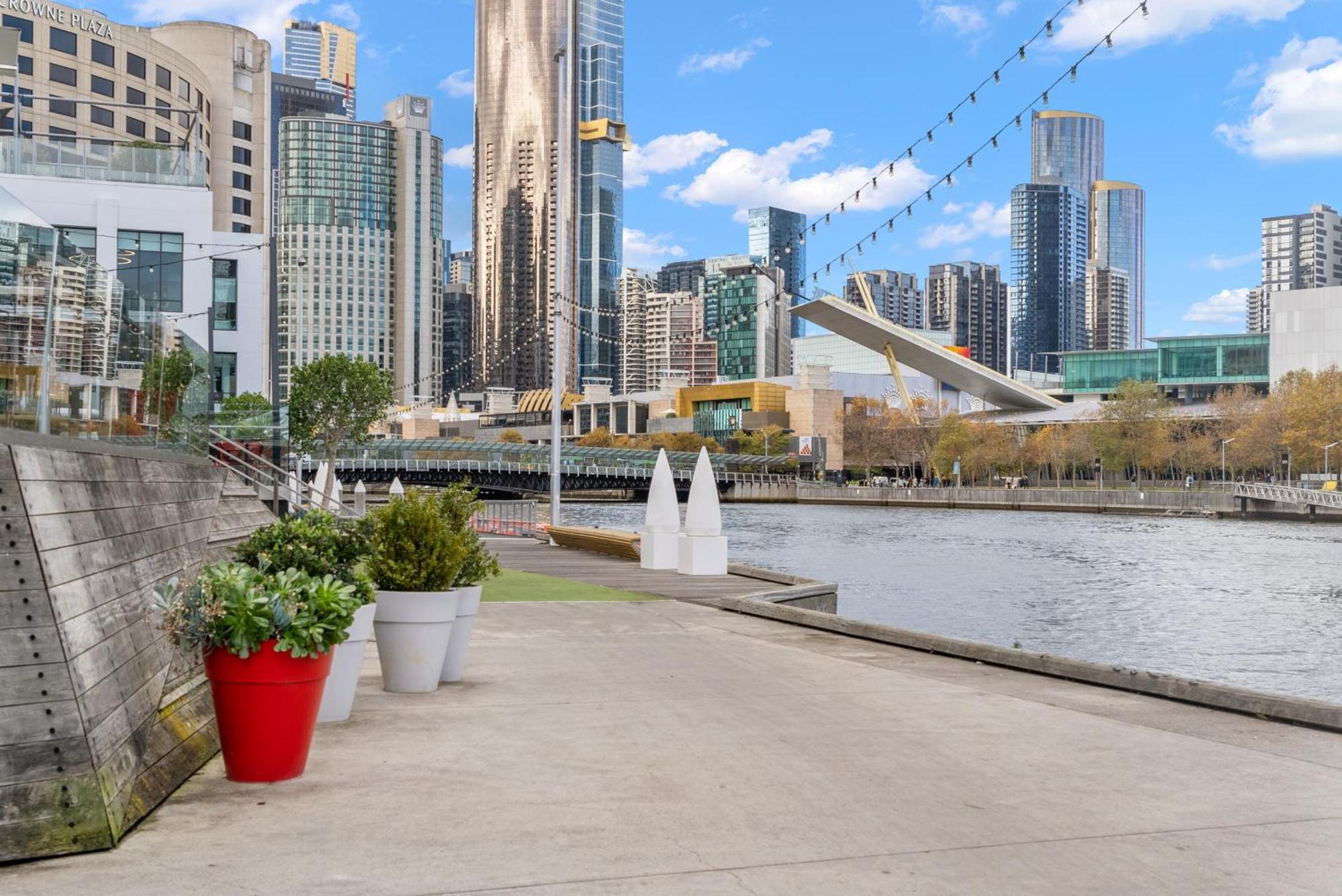 Apartment Style Living Yarra Wharf