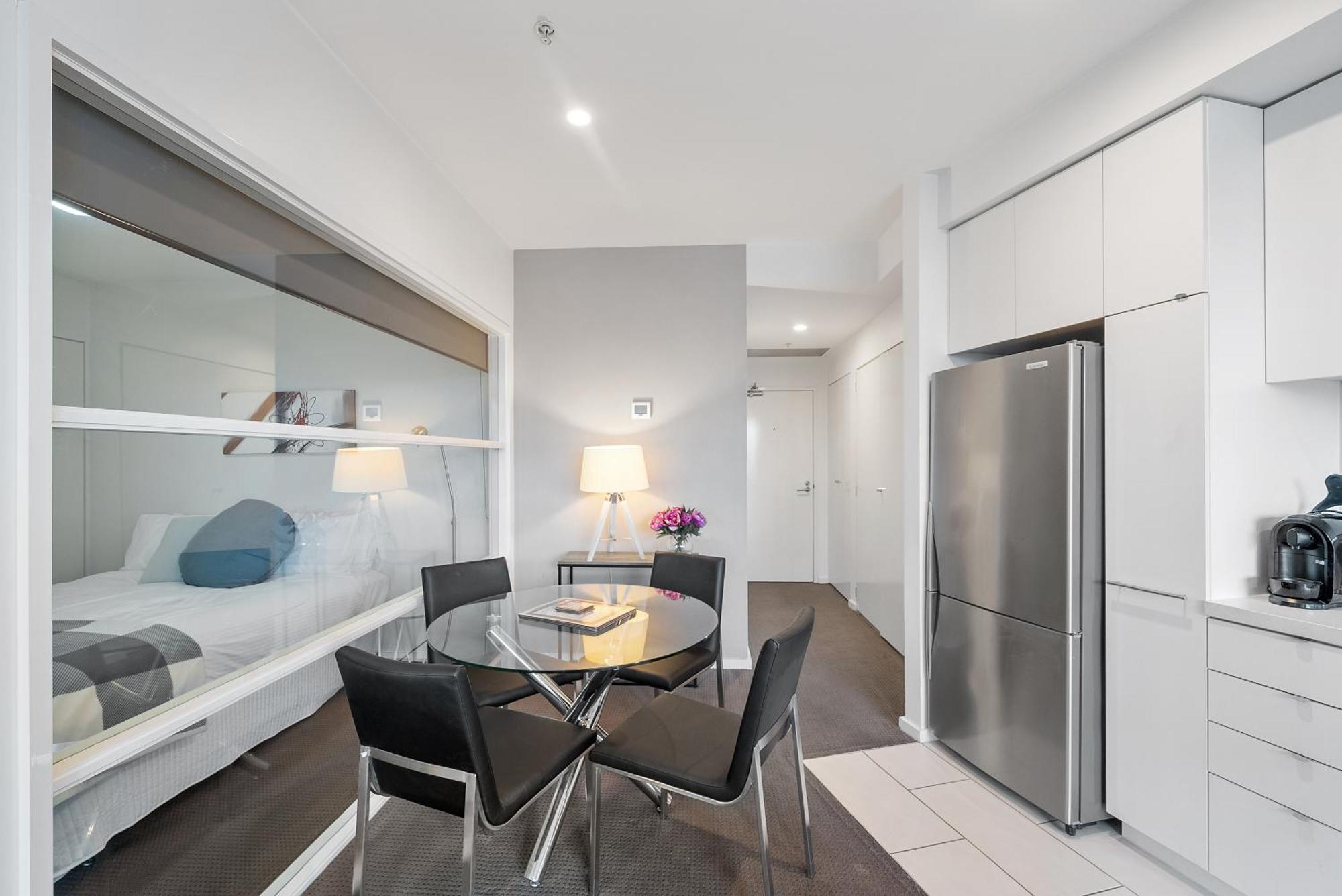 Apartment Style Living Yarra Wharf *