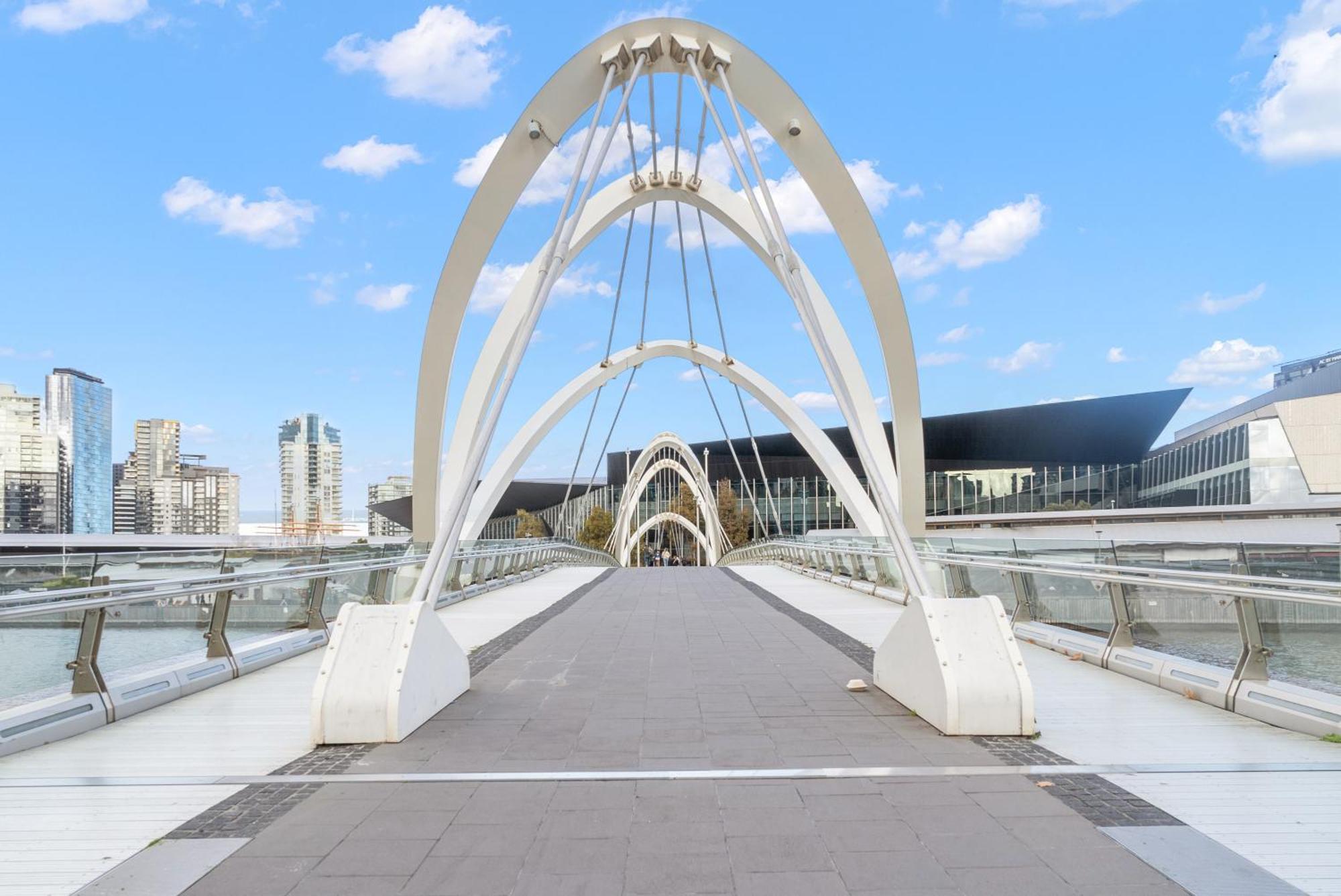 Style Living Yarra Wharf Apartment