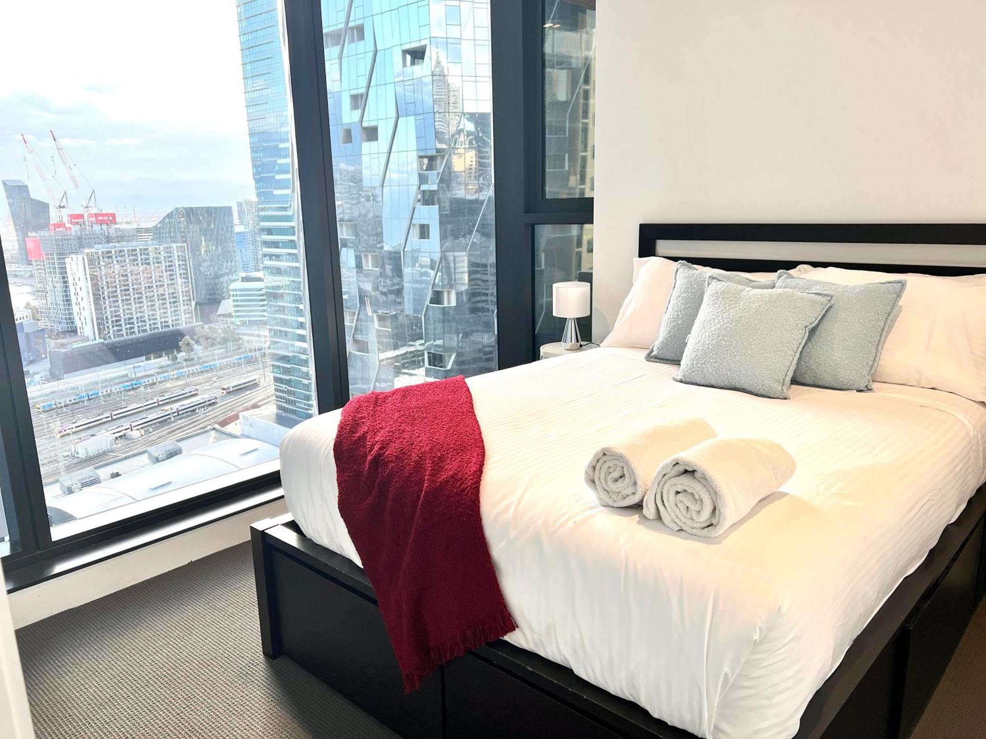 Readyset At Manhattan Apartment *