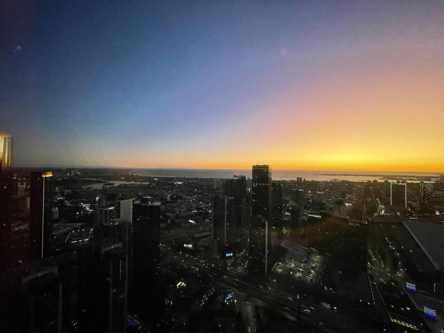 Grandsuite 3br Near Crown Luxviews Apartment
