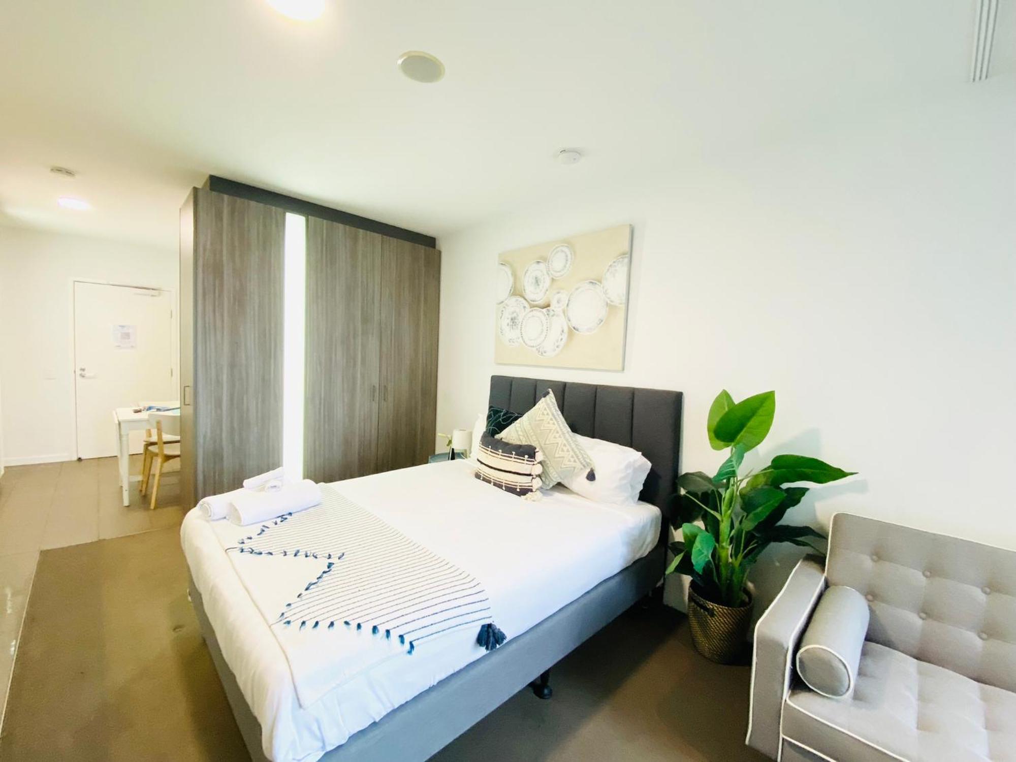 The Escape In Southern Cross Station Apartment *