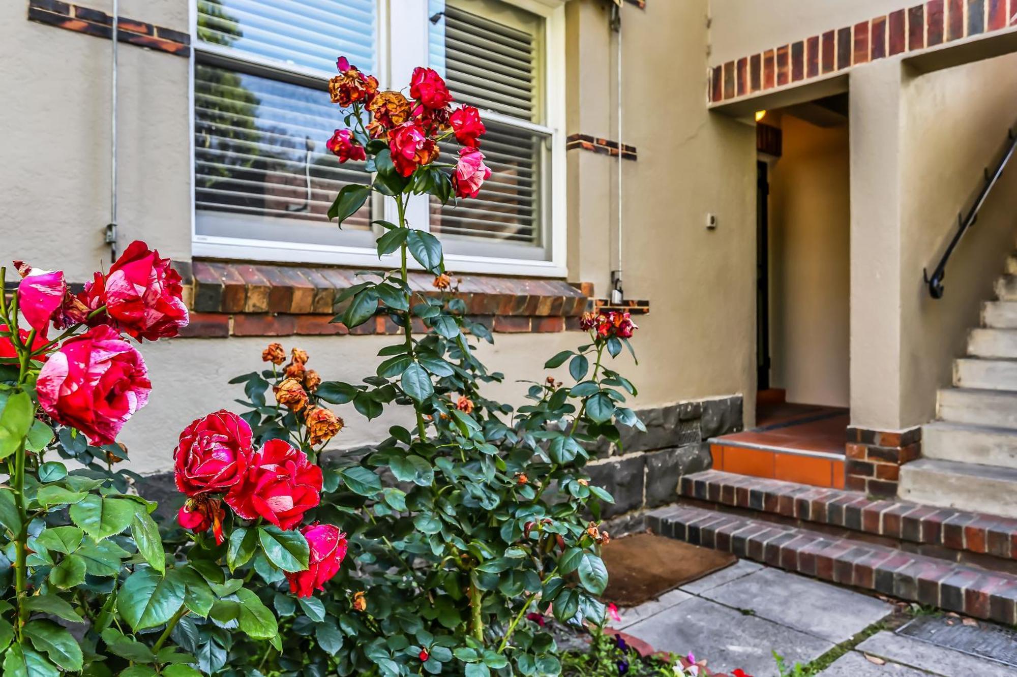 Large 3 Bed Art Deco In Camberwell Apartment *