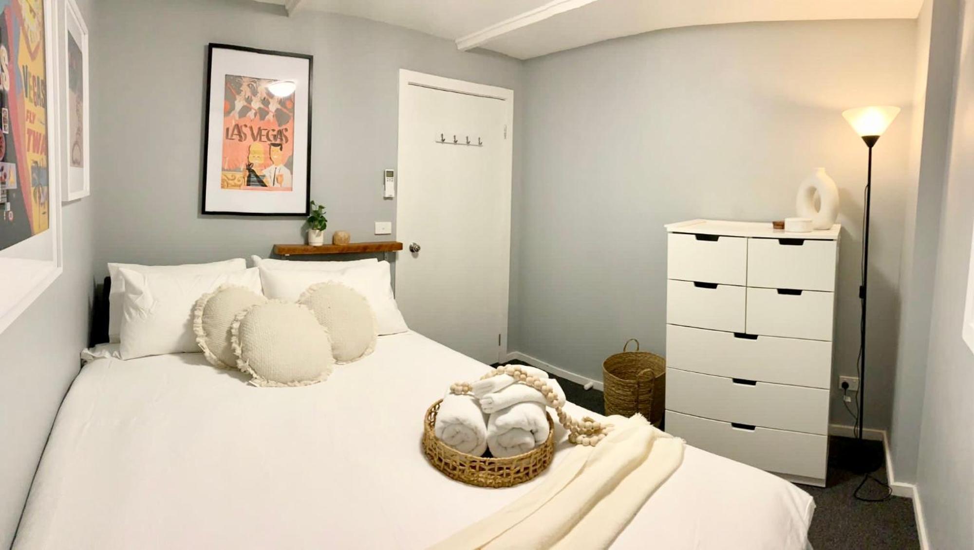 Quite, Quaint & Private Guesthouse, Sleeps 6 *