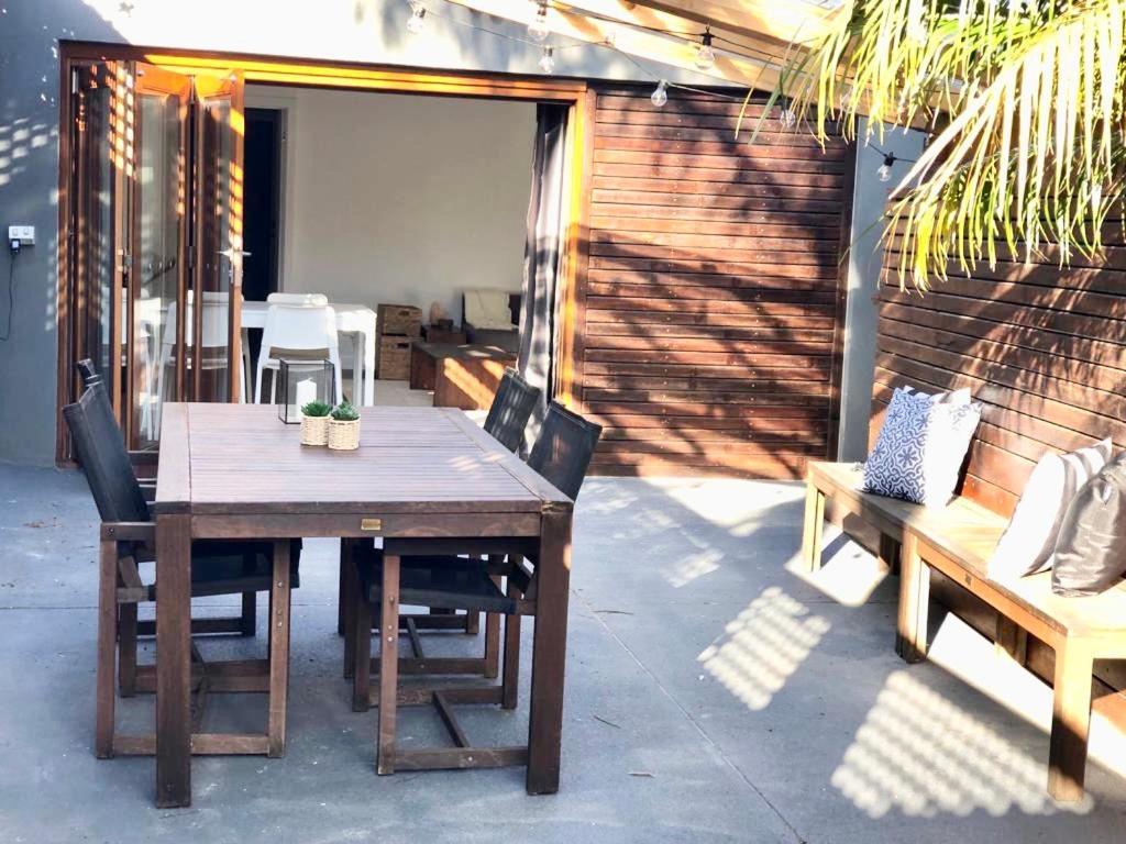 Quite, Quaint & Private Guesthouse, Sleeps 6 * Melbourne