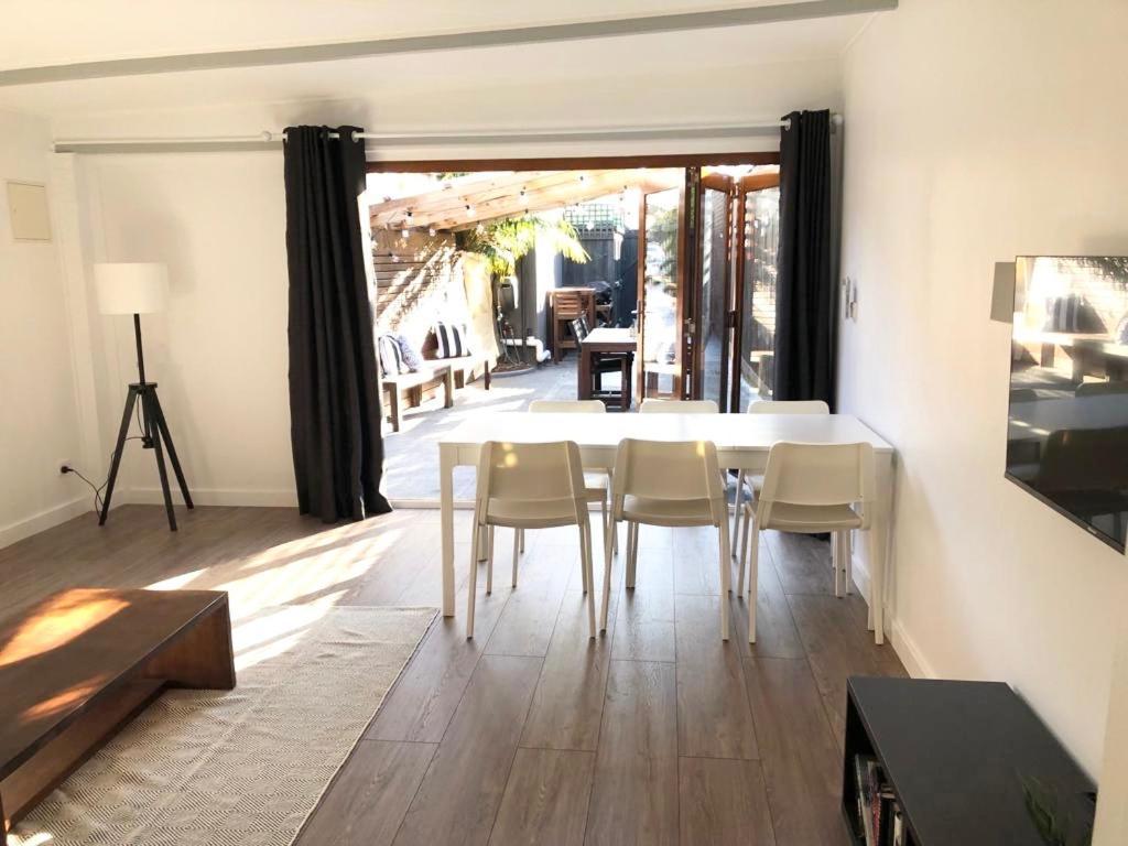 Quite, Quaint & Private Guesthouse, Sleeps 6 Melbourne