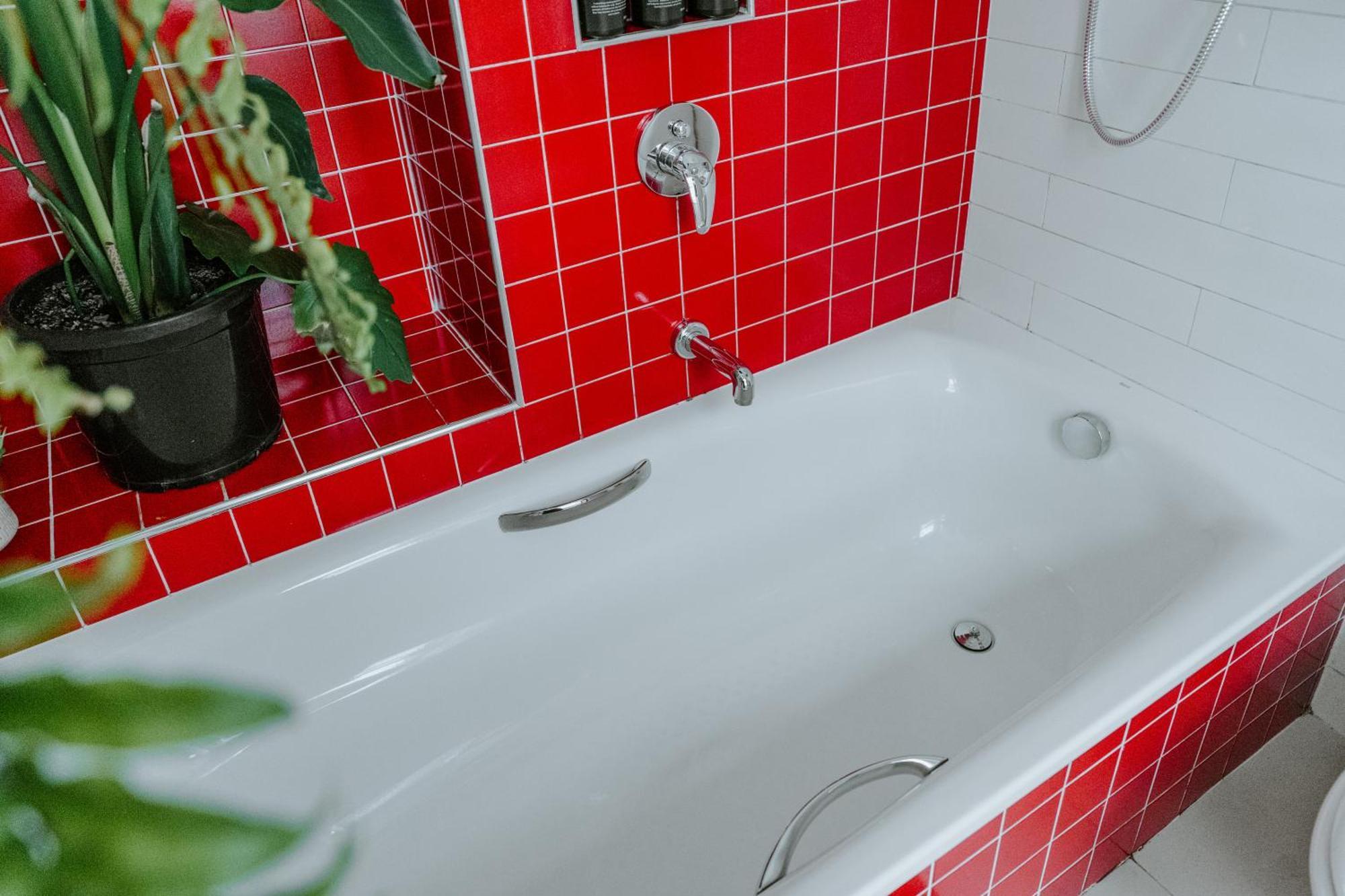 Luxe Escape On Flinders Lane With Jungle Bath!