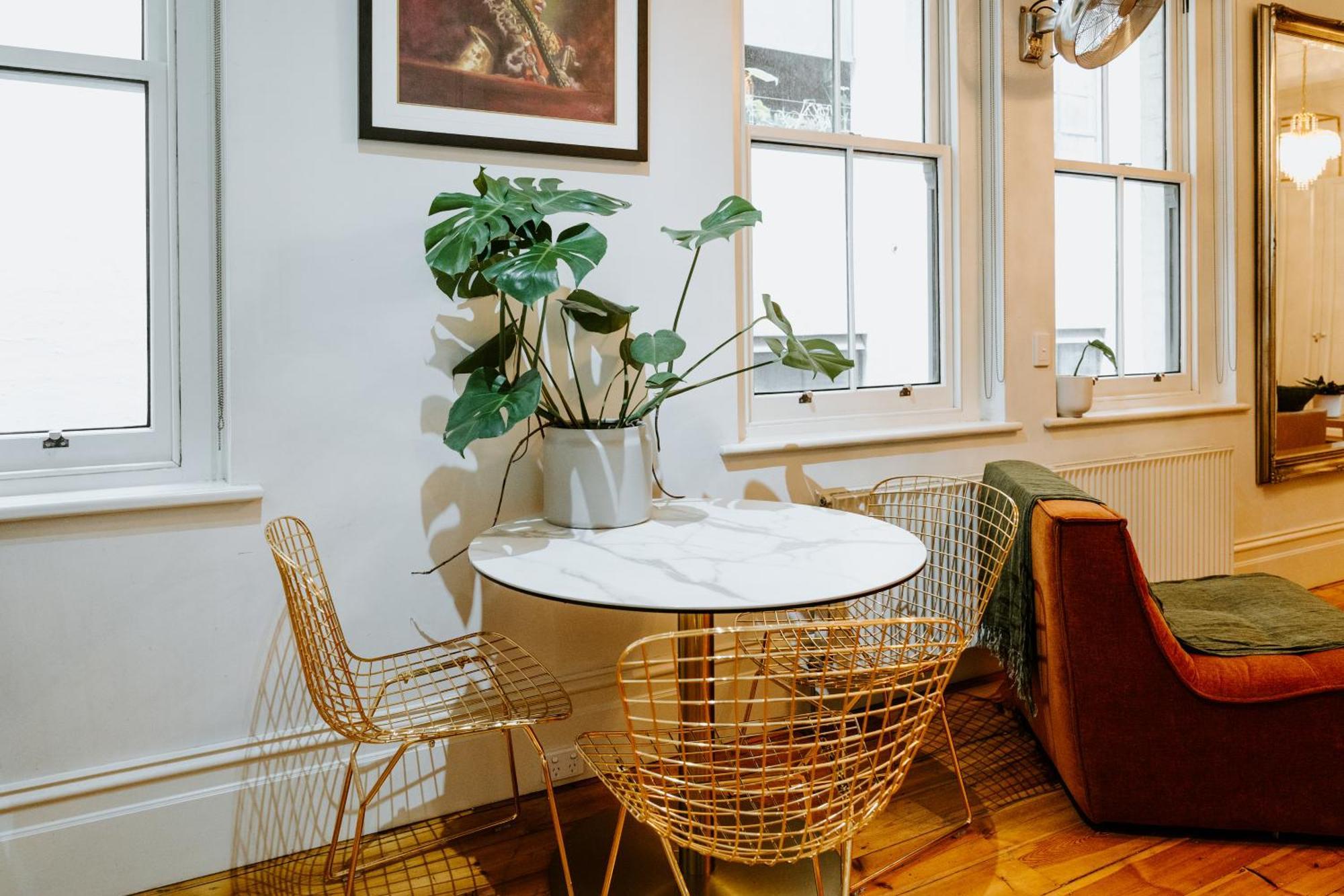 Apartment Luxe Escape On Flinders Lane With Jungle Bath! *