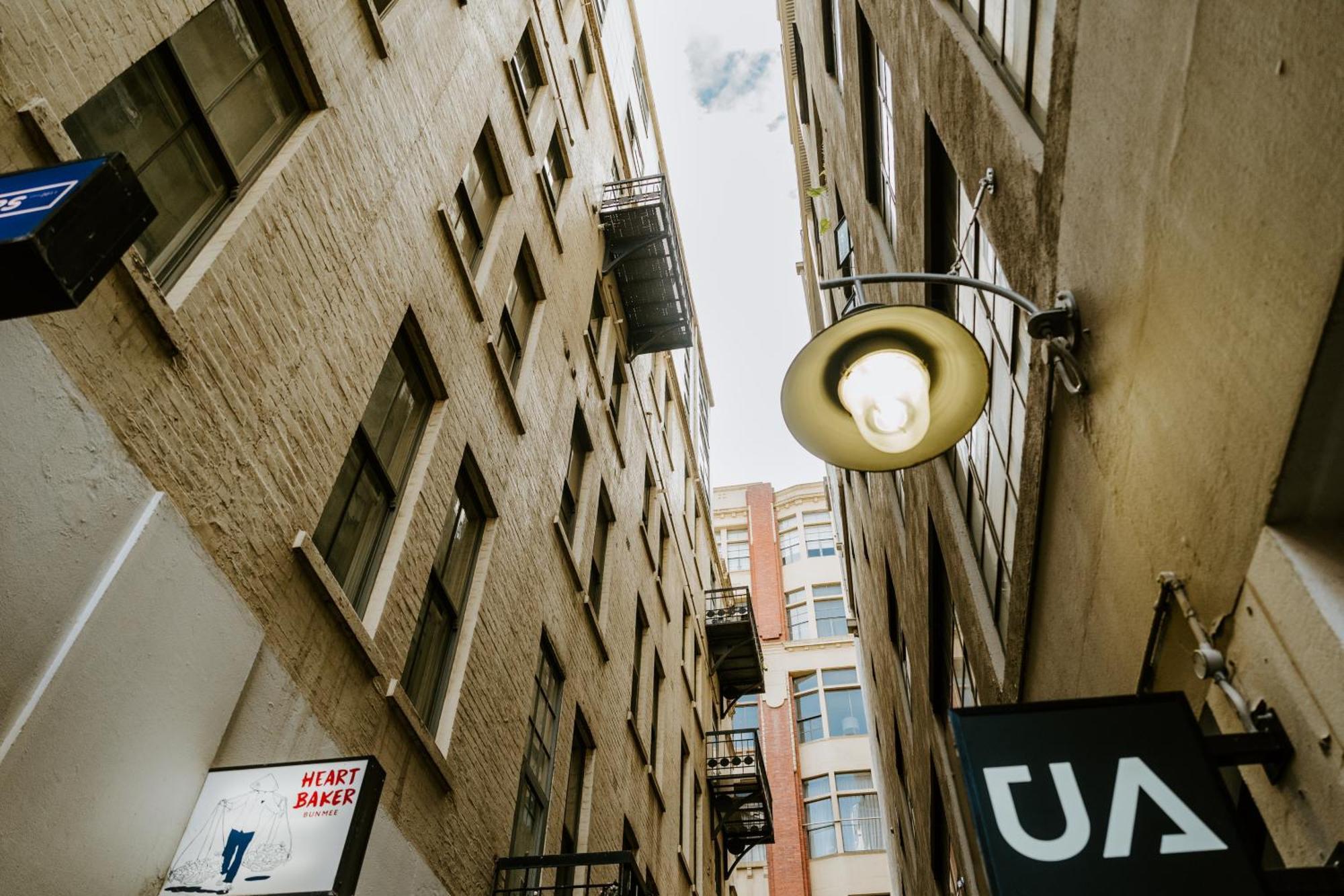 Apartment Luxe Escape On Flinders Lane With Jungle Bath! Melbourne