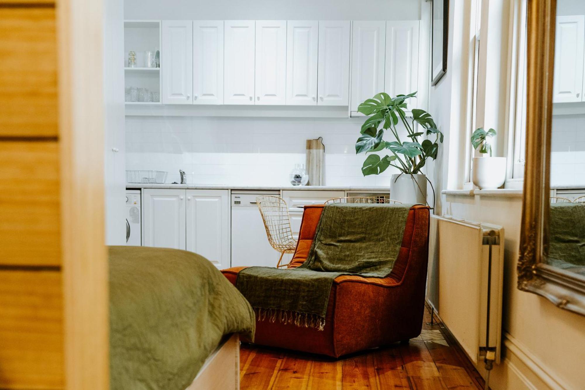 Luxe Escape On Flinders Lane With Jungle Bath! *