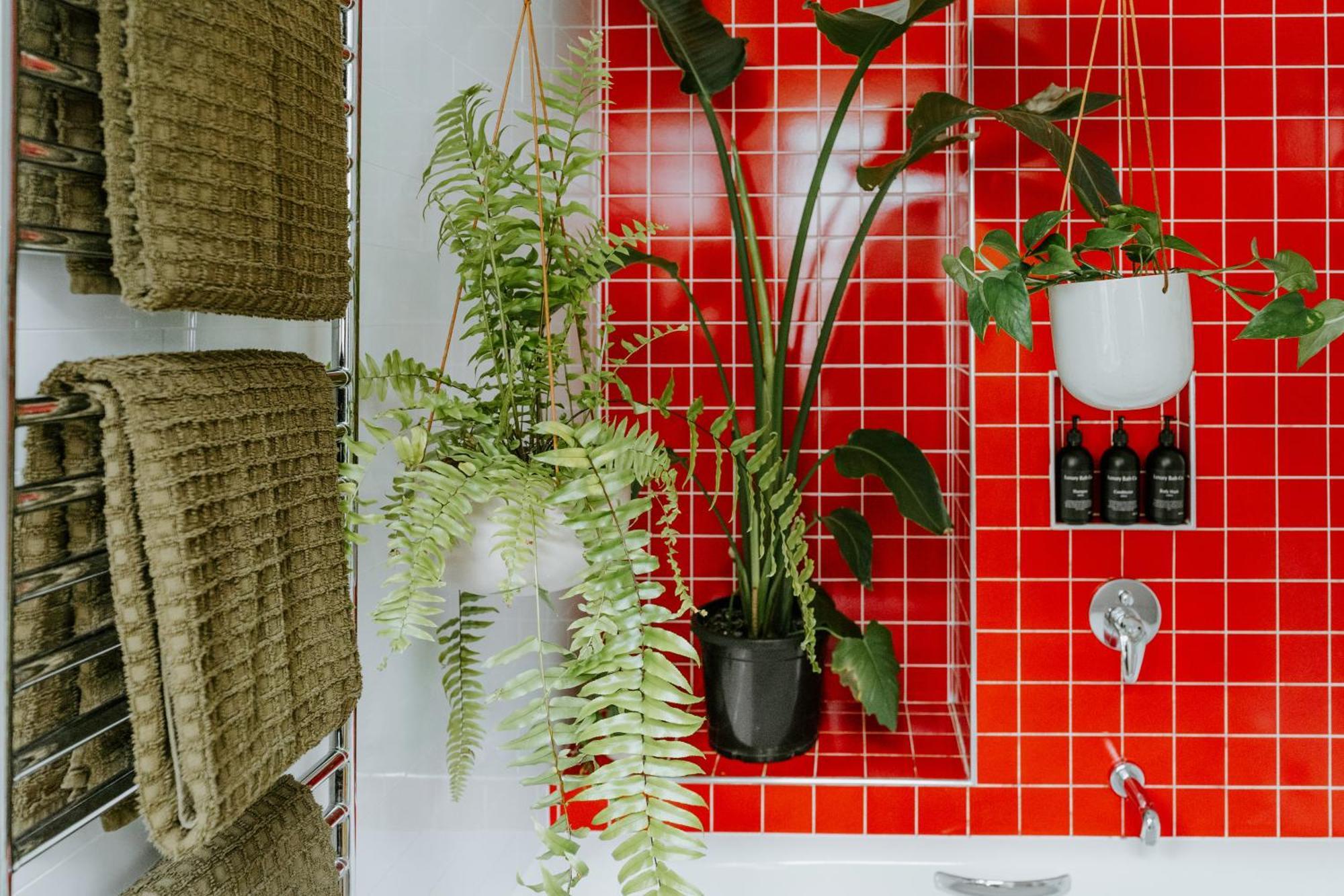 Luxe Escape On Flinders Lane With Jungle Bath!