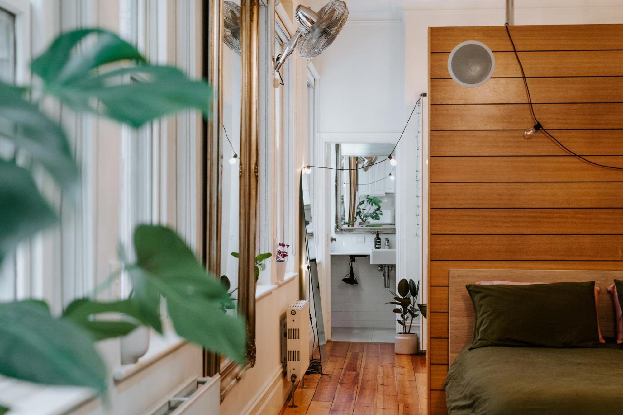 Luxe Escape On Flinders Lane With Jungle Bath!