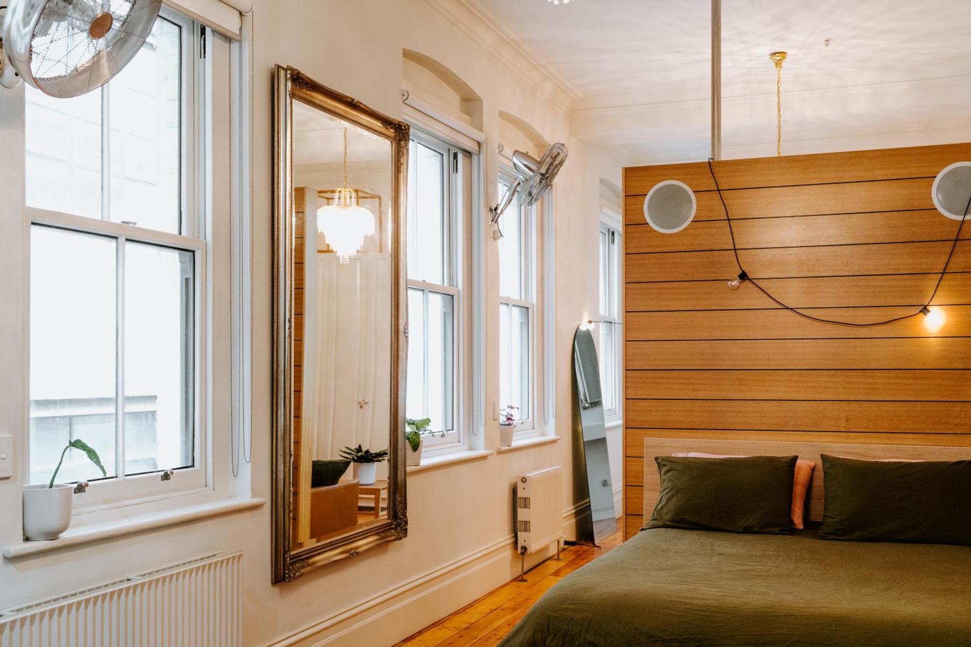 Apartment Luxe Escape On Flinders Lane With Jungle Bath! *