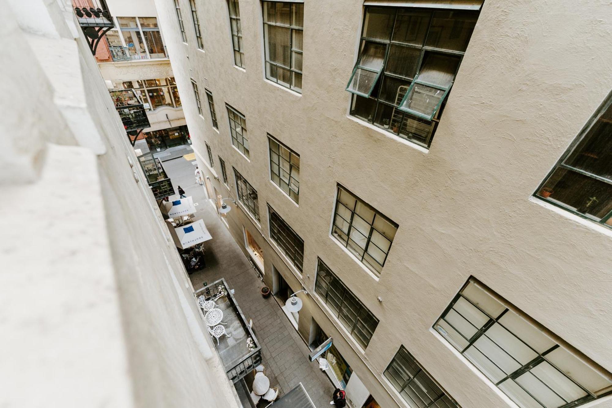 Luxe Escape On Flinders Lane With Jungle Bath! Apartment *