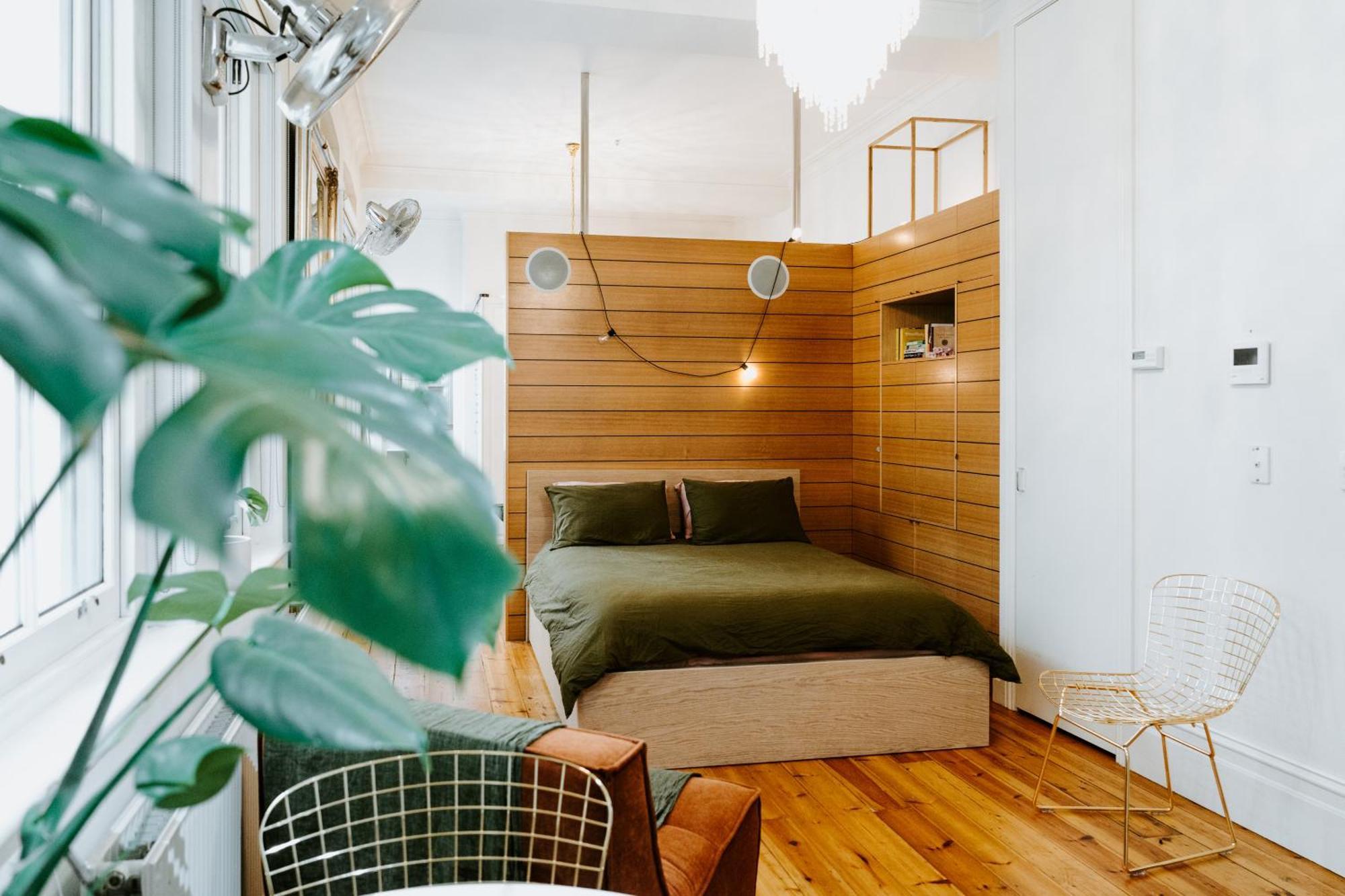 Luxe Escape On Flinders Lane With Jungle Bath!