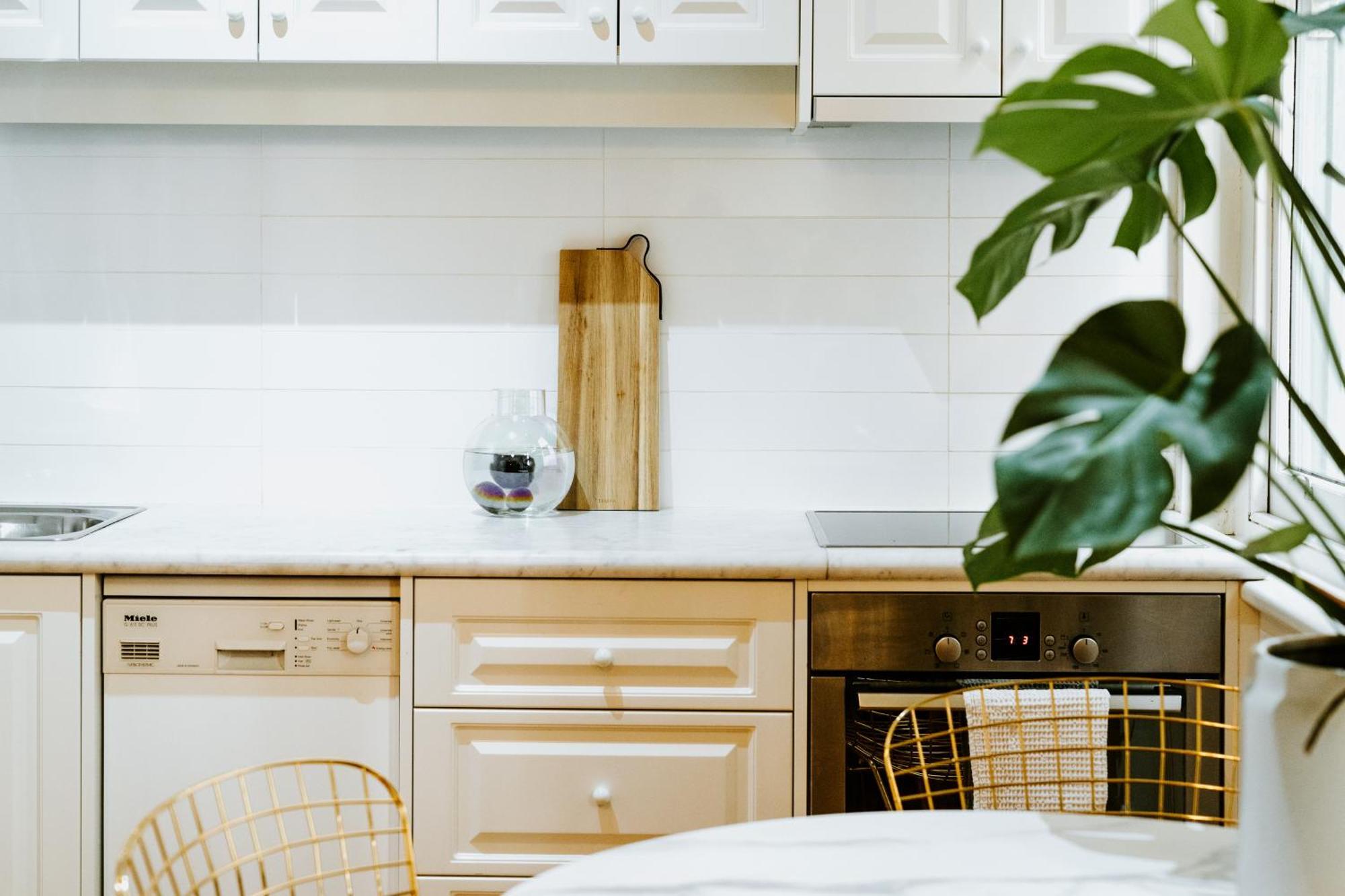Luxe Escape On Flinders Lane With Jungle Bath!