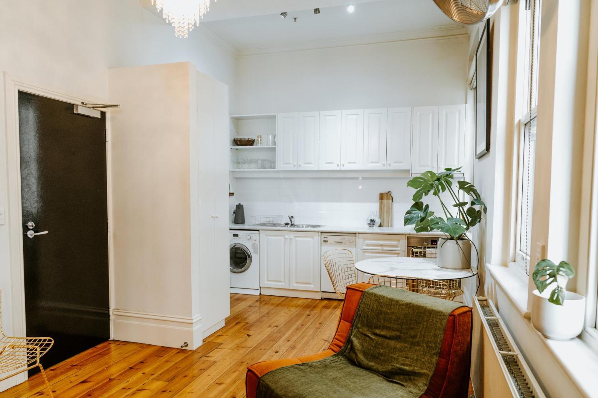 Luxe Escape On Flinders Lane With Jungle Bath! * Melbourne