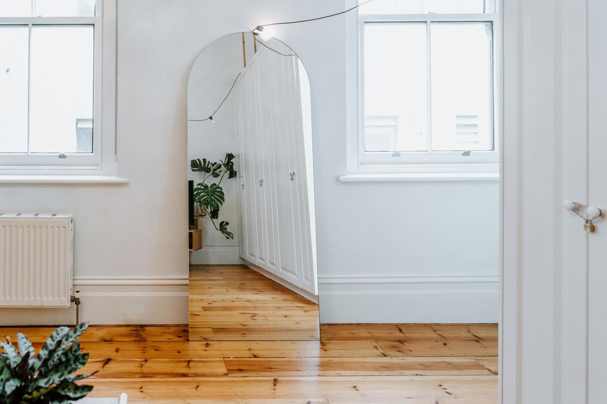 Luxe Escape On Flinders Lane With Jungle Bath! Apartment