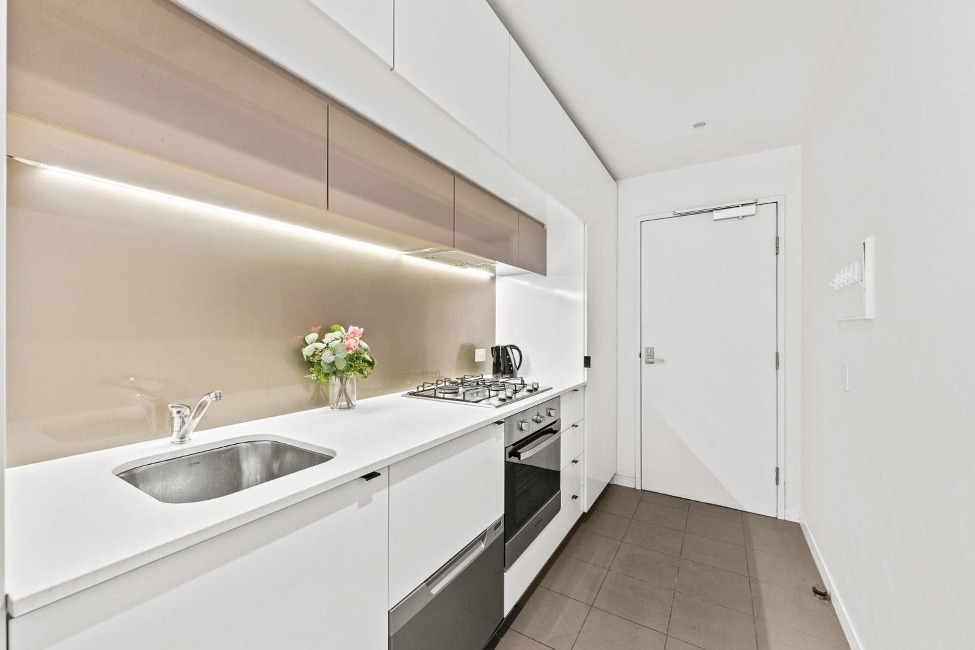 Cozy 2br Next To Victoria Market With Views Apartment *