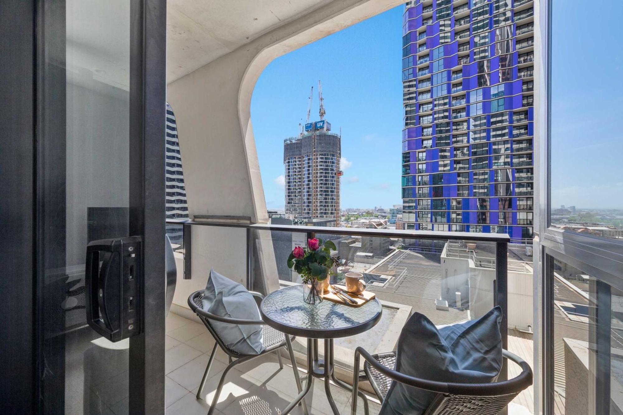 Cozy 2br Next To Victoria Market With Views Apartment *
