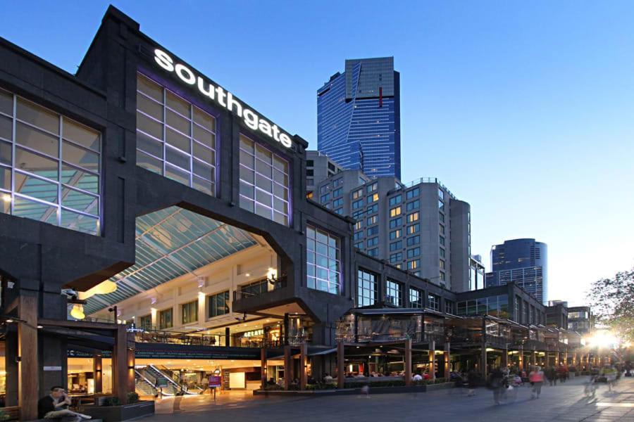 A Spacious & Cozy 2br Apt Next To Crown With Views & Free Parking * Melbourne