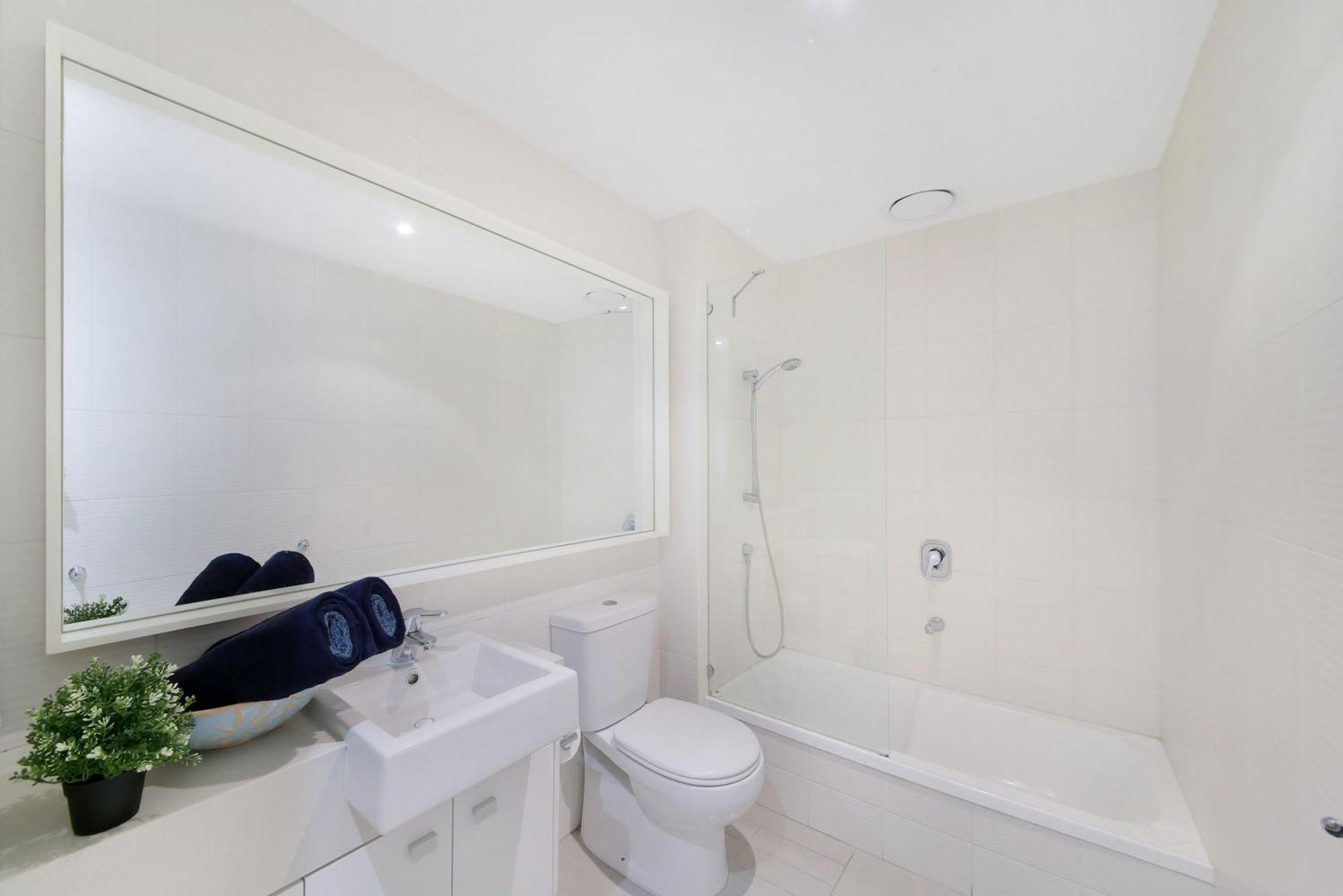 Apartment A Spacious & Cozy 2br Apt Next To Crown With Views & Free Parking
