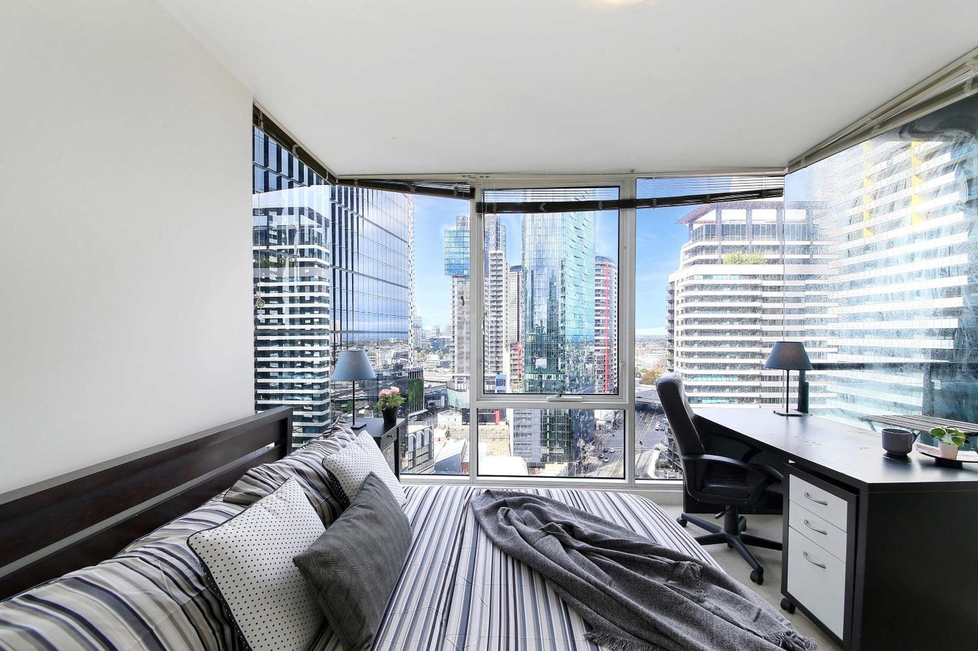 A Spacious & Cozy 2br Apt Next To Crown With Views & Free Parking * Melbourne
