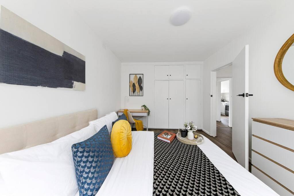 Apartment Serene Coastal Haven Melbourne