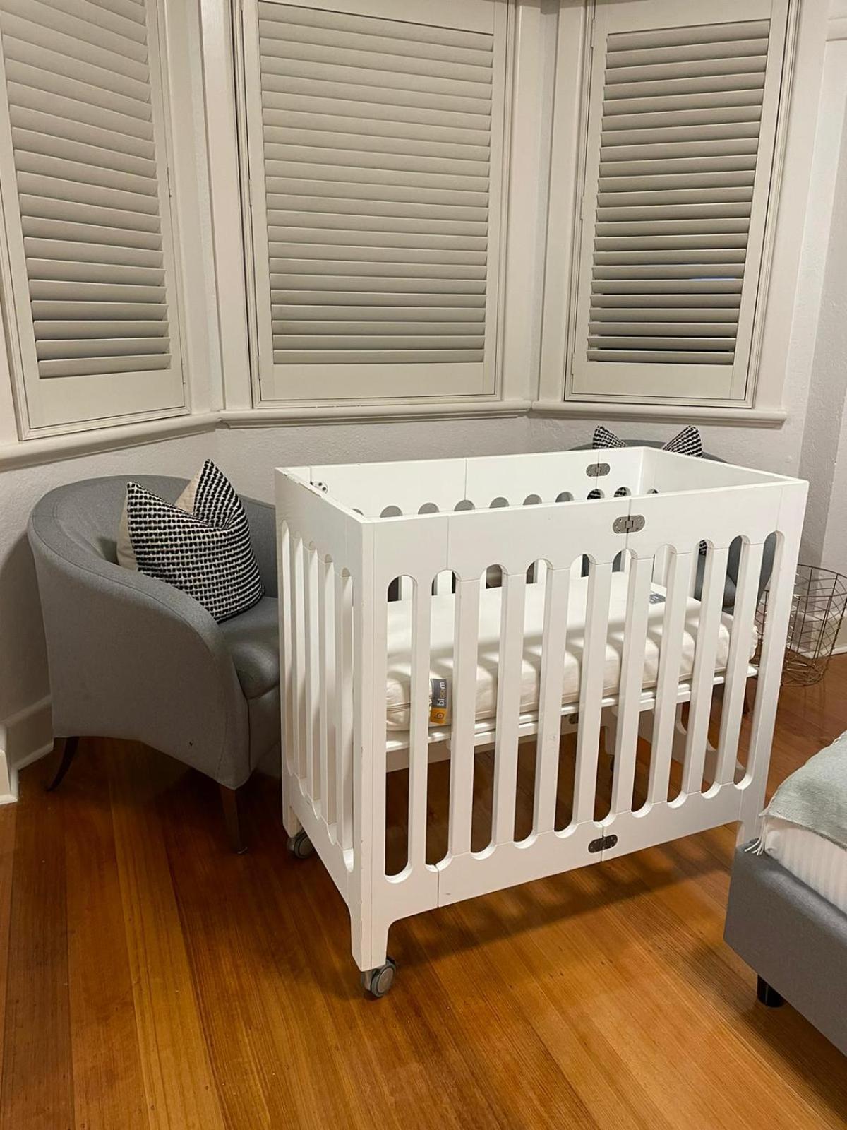 Large 3 Bed Art Deco In Camberwell Apartment Melbourne